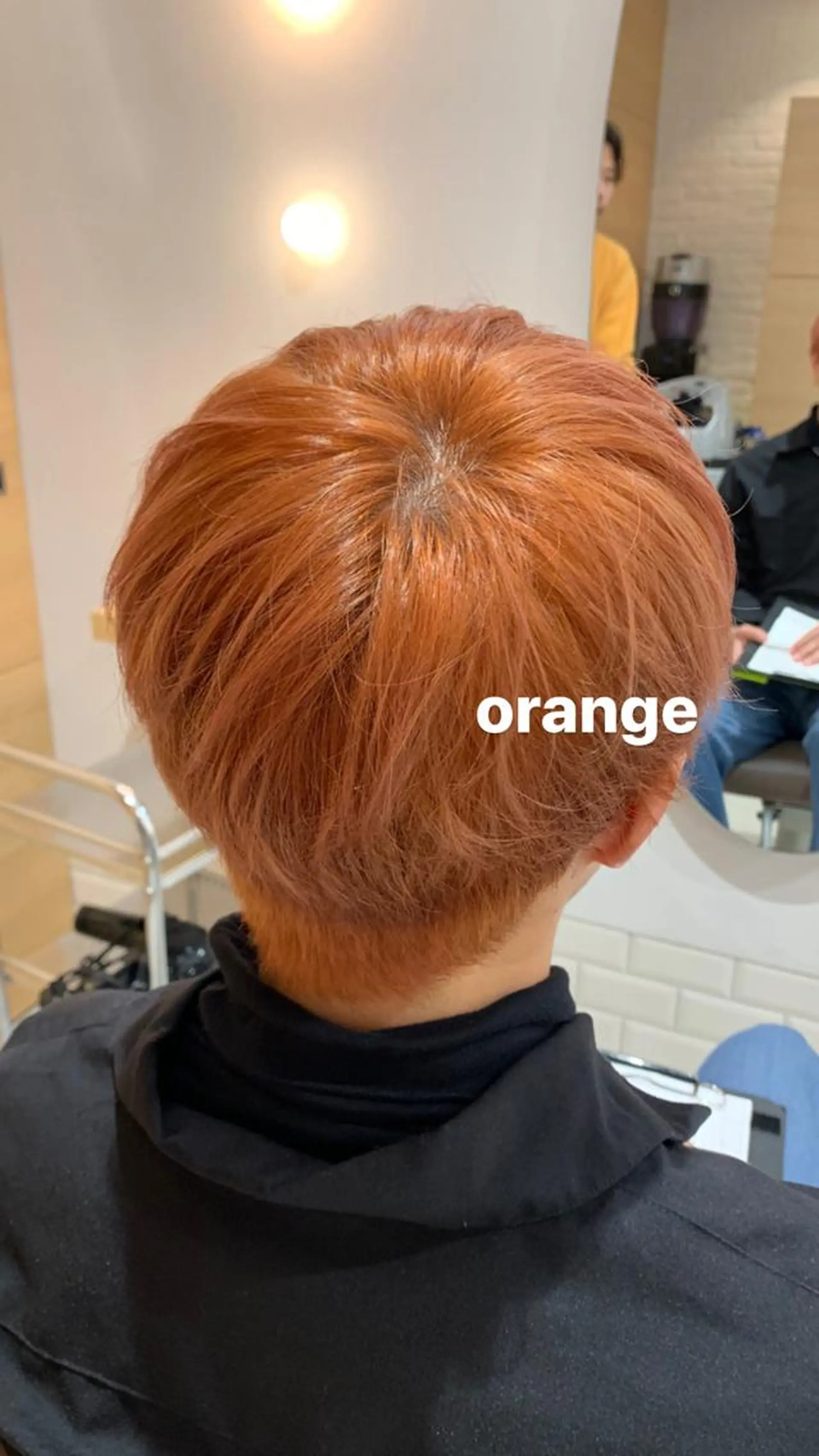 カラー メンズ オレンジ 山下恋佳/矢場町/ ブリーチ/ショートのヘアスタイル