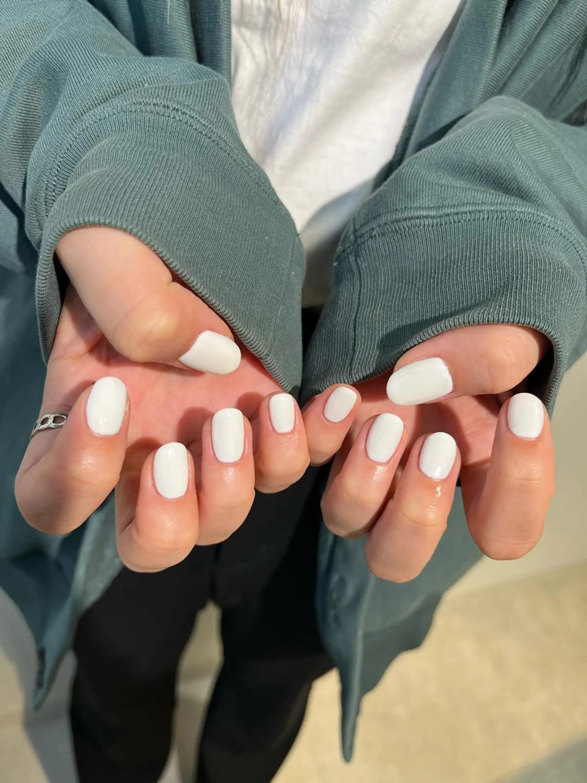 ネイル ワンカラーネイル ホワイト 小川 奈々花のネイルデザイン