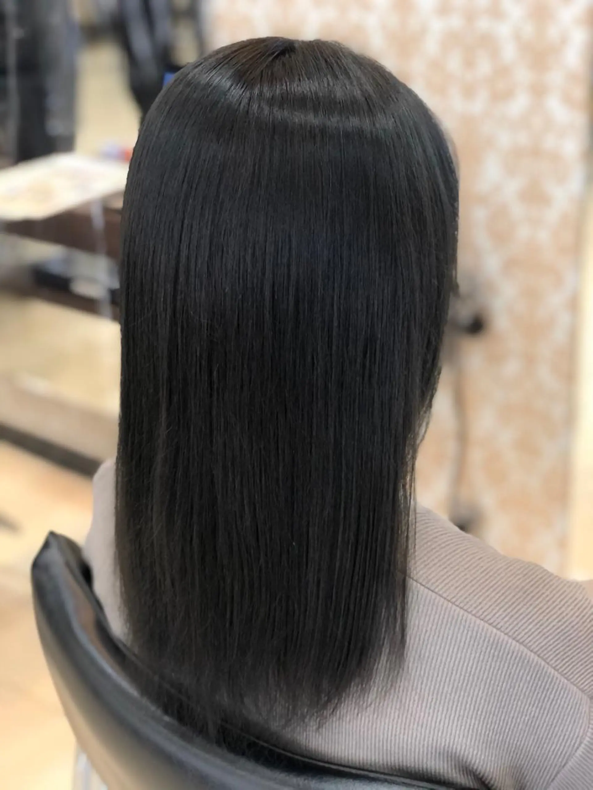 セミロング カラー アッシュ アッシュグレー 嶌田 沙紀のヘアスタイル