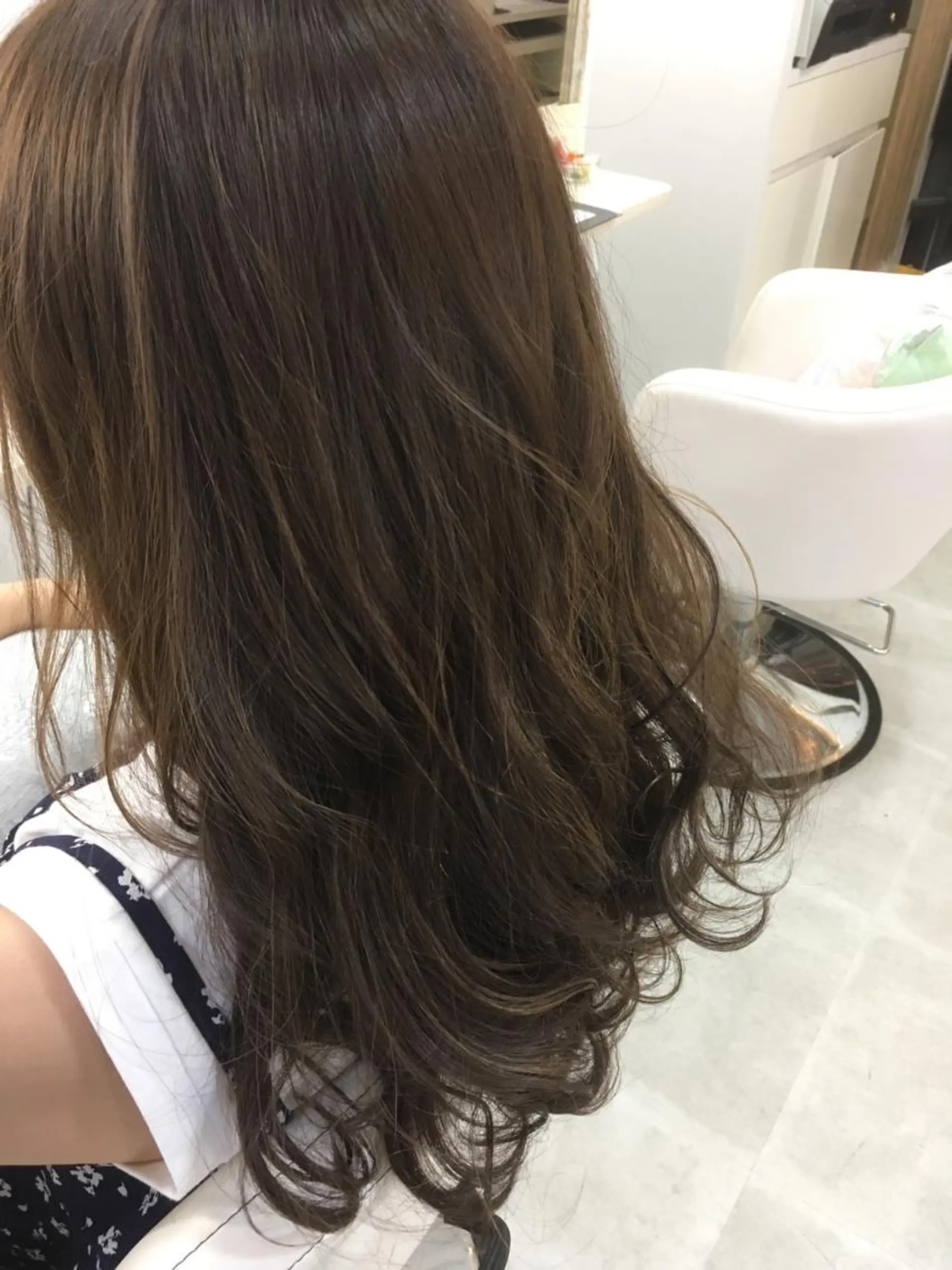 セミロング ロング カラー ハイライトカラー 3Dハイライト ハイライト 髪質改善 中川　翔のヘアスタイル