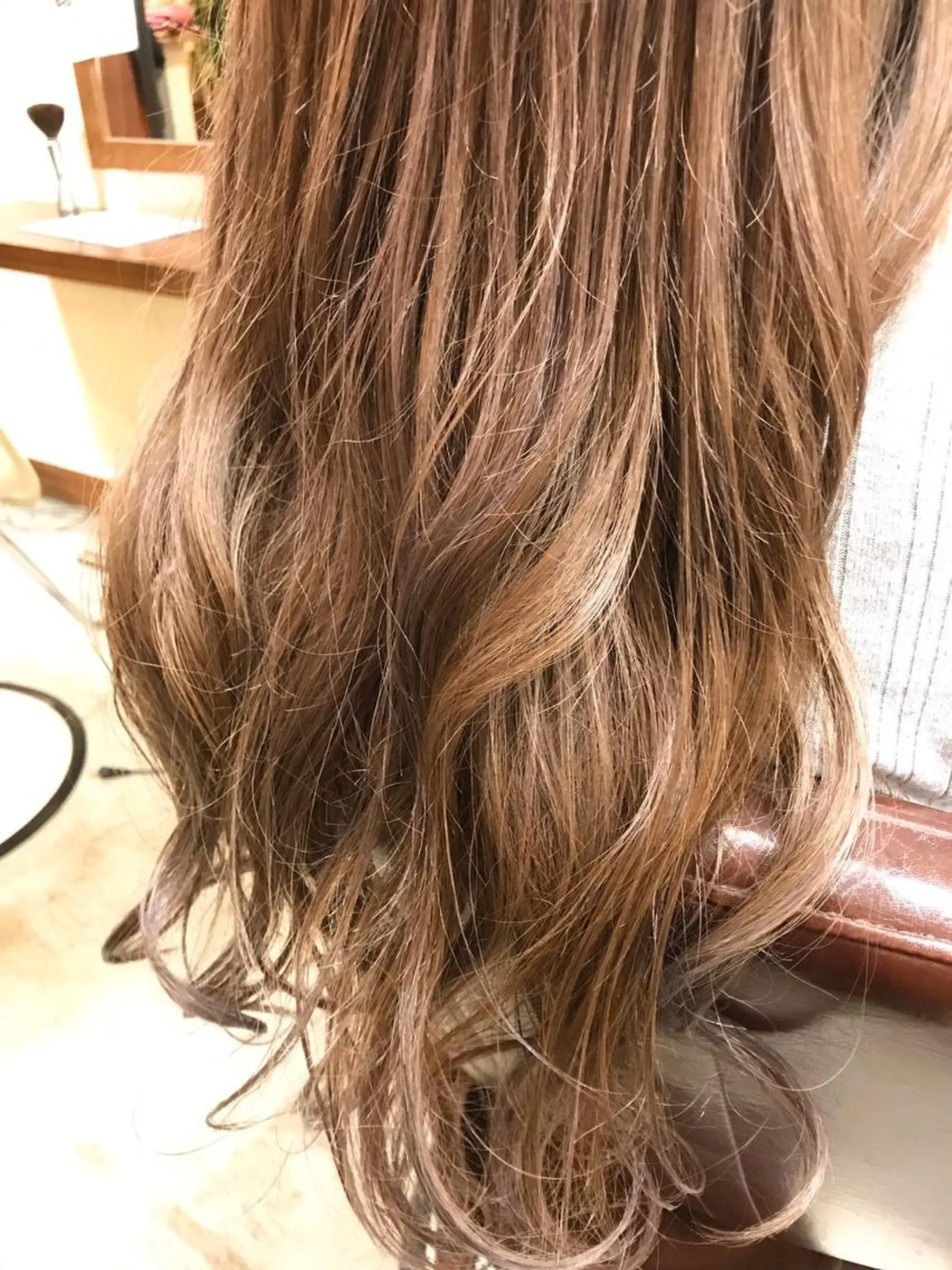 ロング カラー デザインカラー chill out 南塚口本店のヘアスタイル