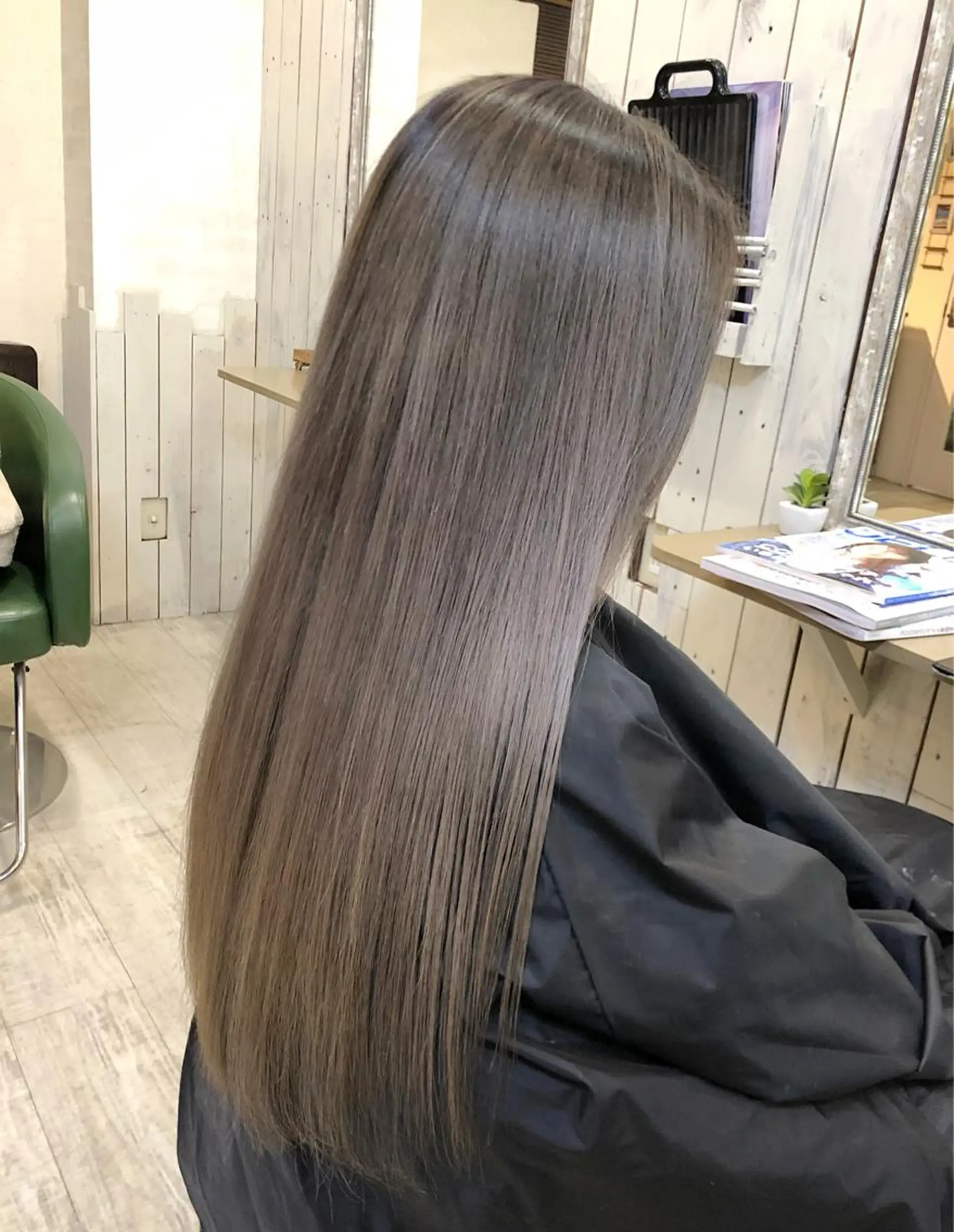 ロング 韓国レイヤー外国人風 透明感カラー髪質改善のヘアスタイル