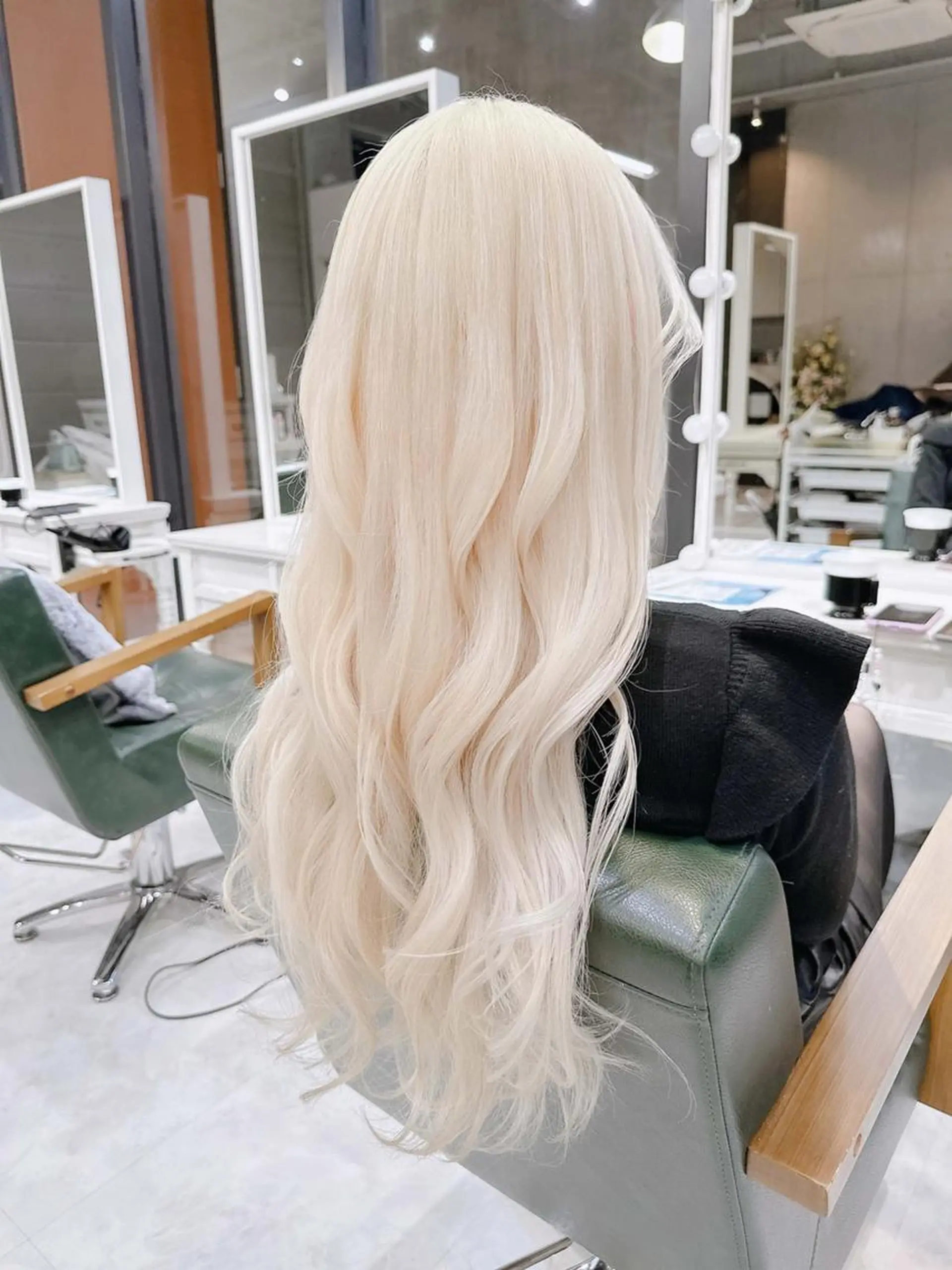 ロング カラー ヘアアレンジ ブリーチ ケアブリーチ 透明感カラー デザインカラー ハイトーンカラー Days 透明感カラーのヘアスタイル