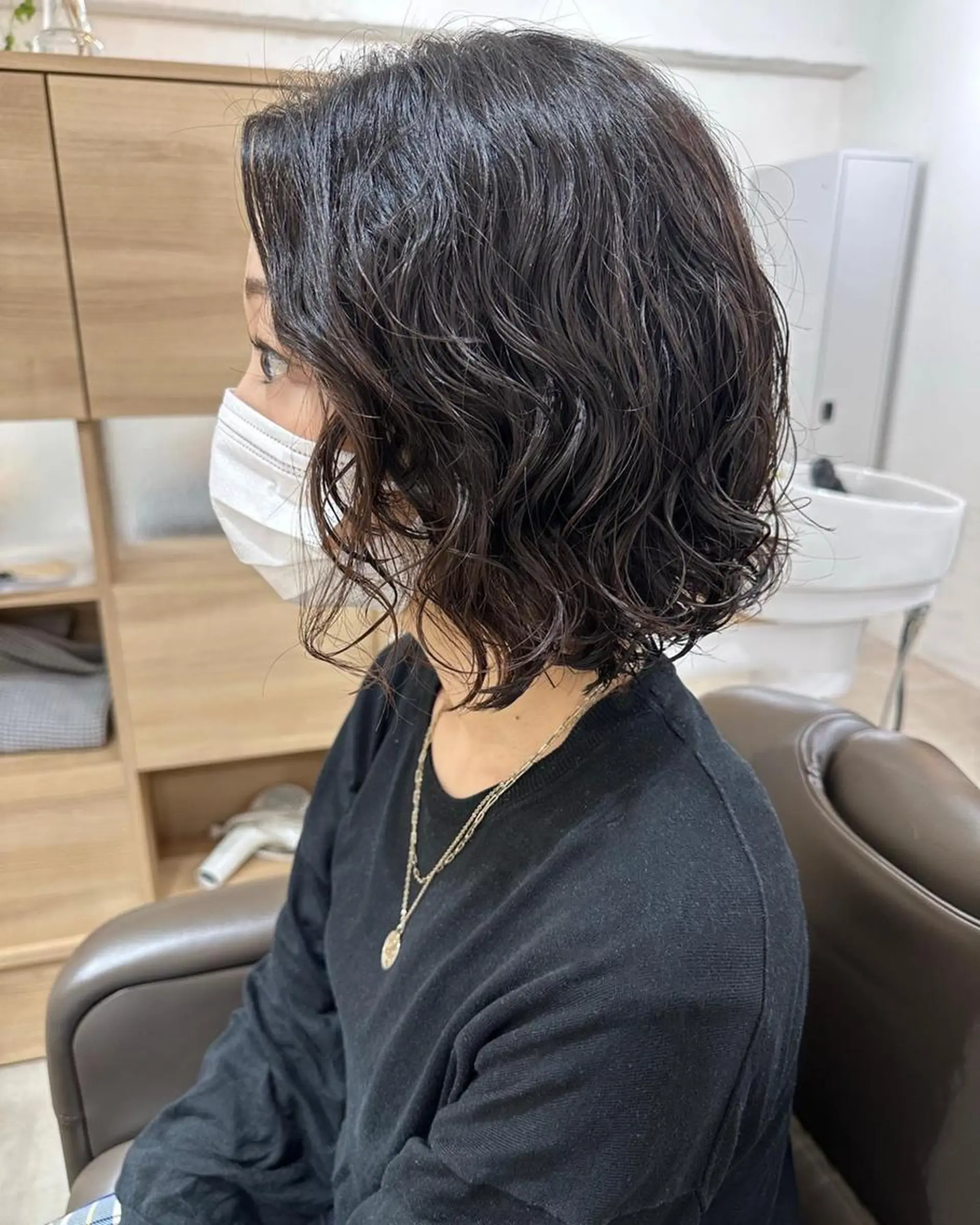 ショート カラー パーマ 切りっぱなしボブ 前下がりボブ ショートボブ 黒髪 イヤリングカラー 銀座No.1髪質改善 縮毛矯正/本木のヘアスタイル