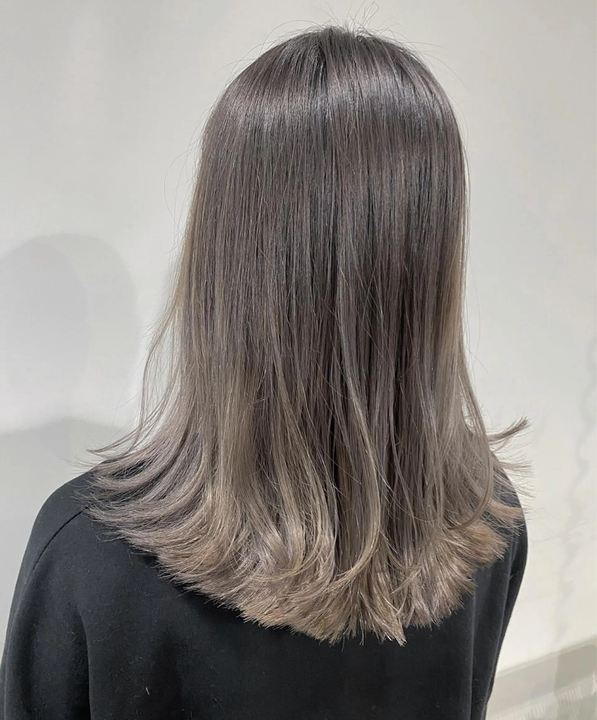 ミディアム カラー バレイヤージュ グレージュ レイヤーカット カット ヘアカラー トリートメント scene.池袋所属・scene. haraのヘアスタイル