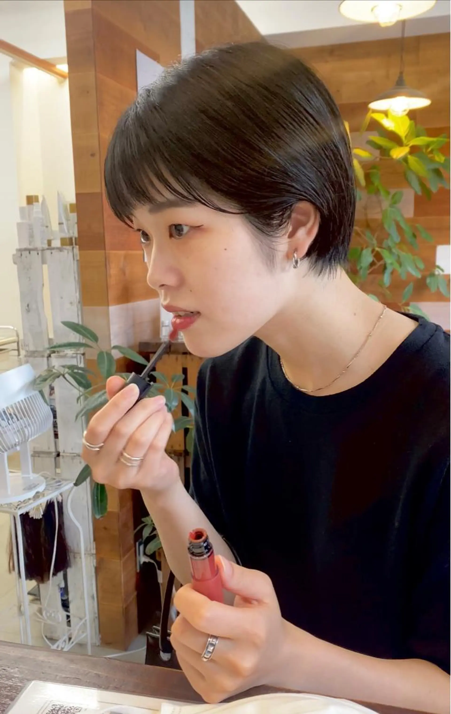 ショート ボブ 顔周りカット ハイライト 髪質改善 韓国風ヘア クロスパーマ× 透明感カラー✂︎のヘアスタイル