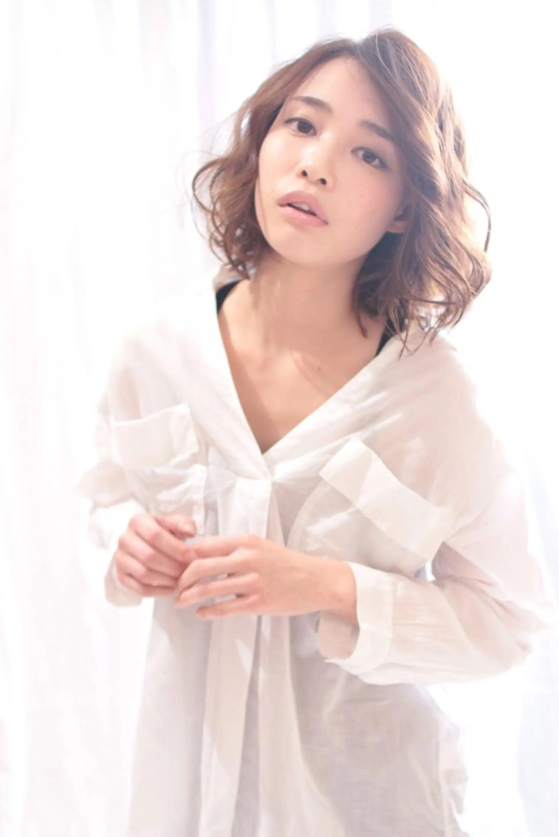 ミディアム カラー パーマ 前髪縮毛矯正 高野開弦ハイトーンのヘアスタイル