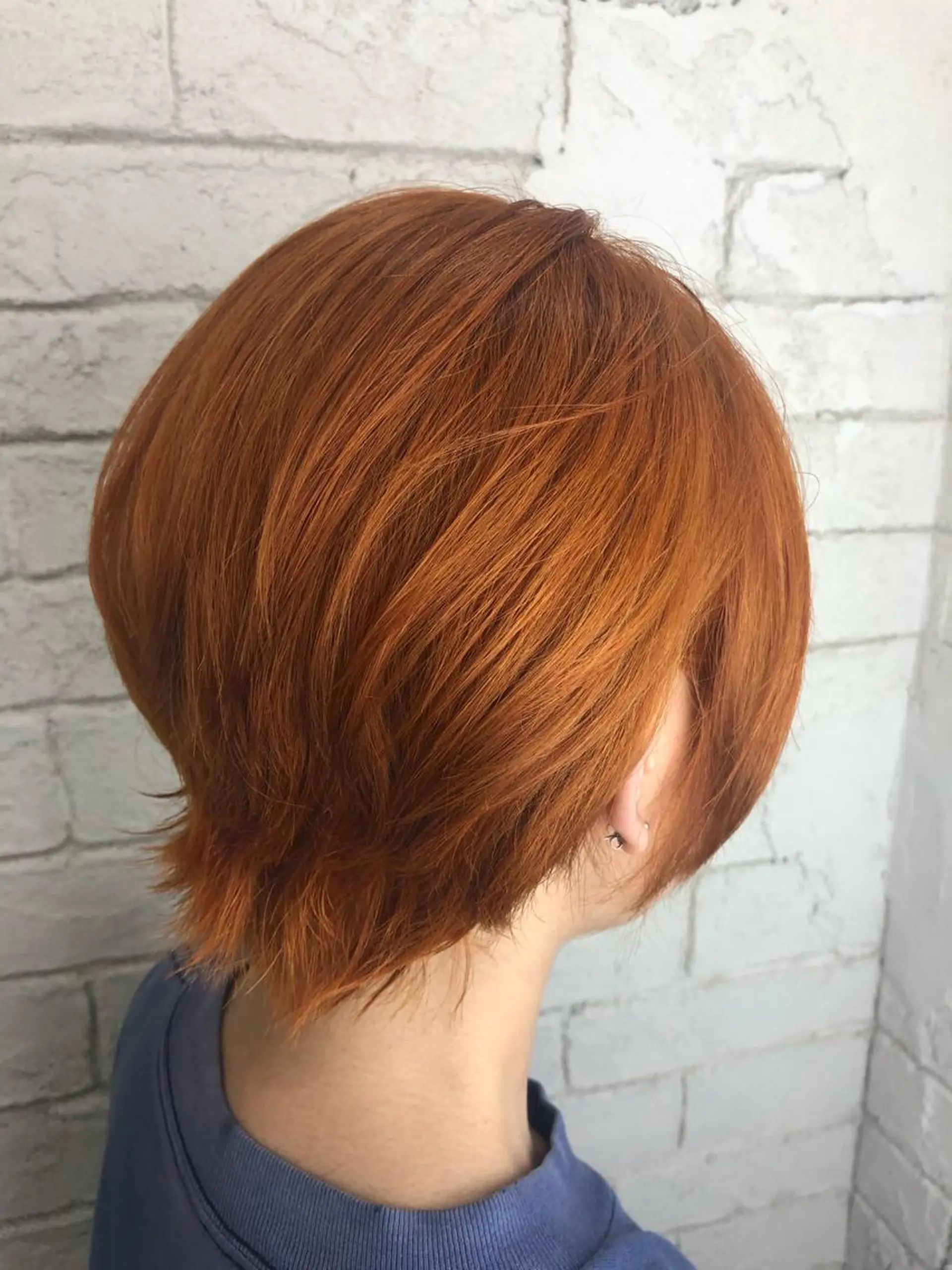 ショート カラー ブリーチ オレンジ カット ヘアカラー トリートメント 江幡 渉のヘアスタイル