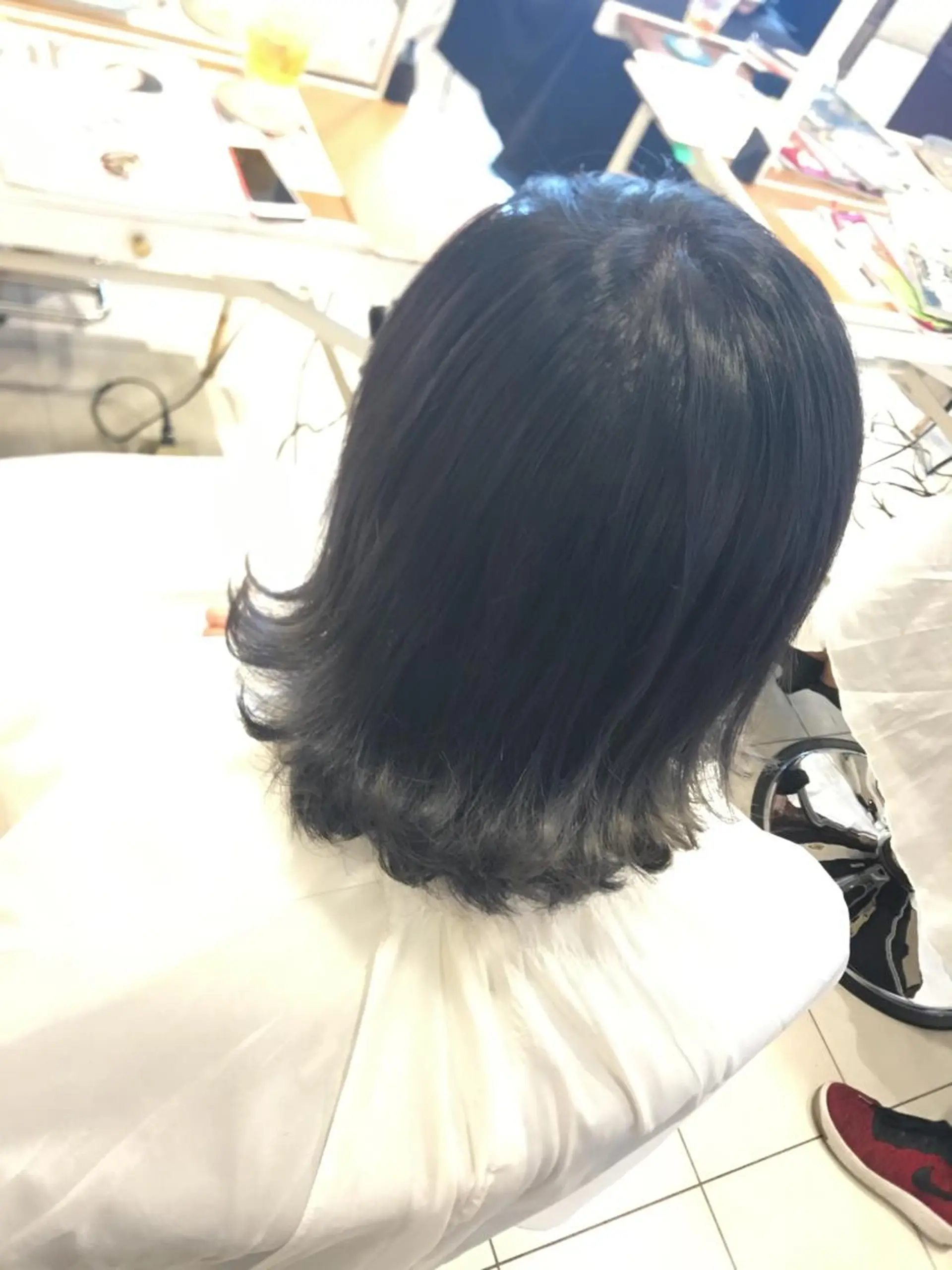 ミディアム カラー ヘアアレンジ グラデーションカラー ハイトーンカラー シルバー ブリーチカラー🌈 嘉名 真樹のヘアスタイル