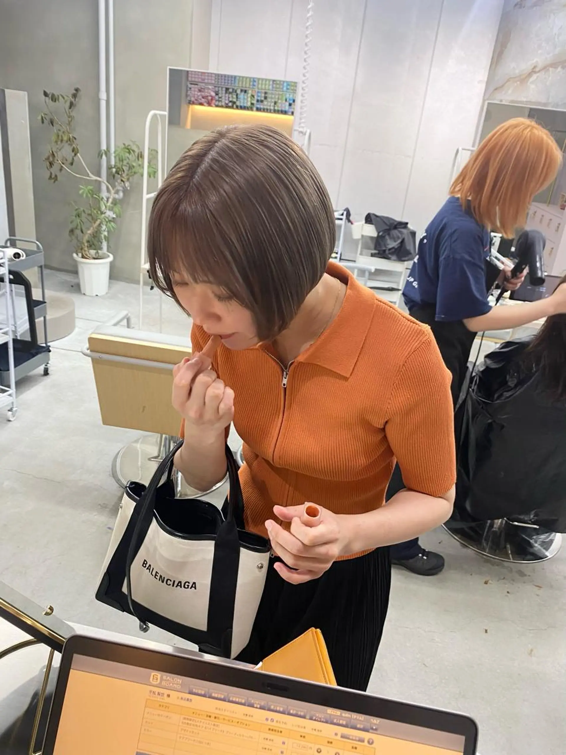 ショート カラー ヘアカラー qulim所属・前橋 姫奈のヘアスタイル