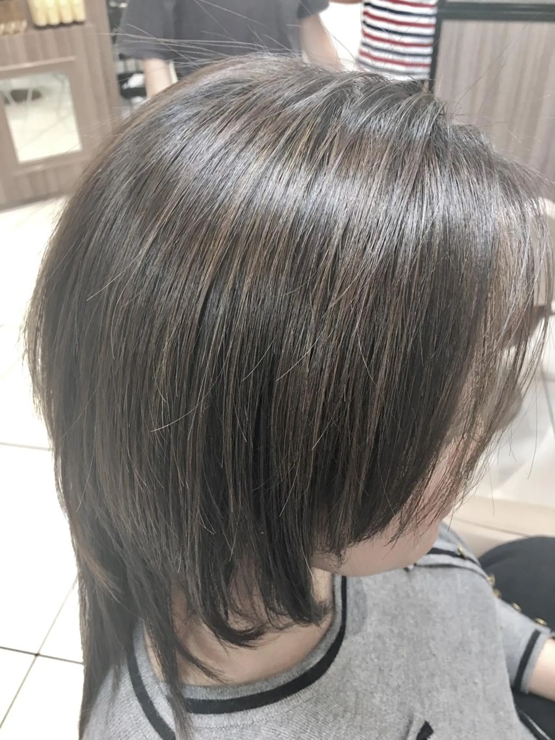 ミディアム 日野 祥のヘアスタイル