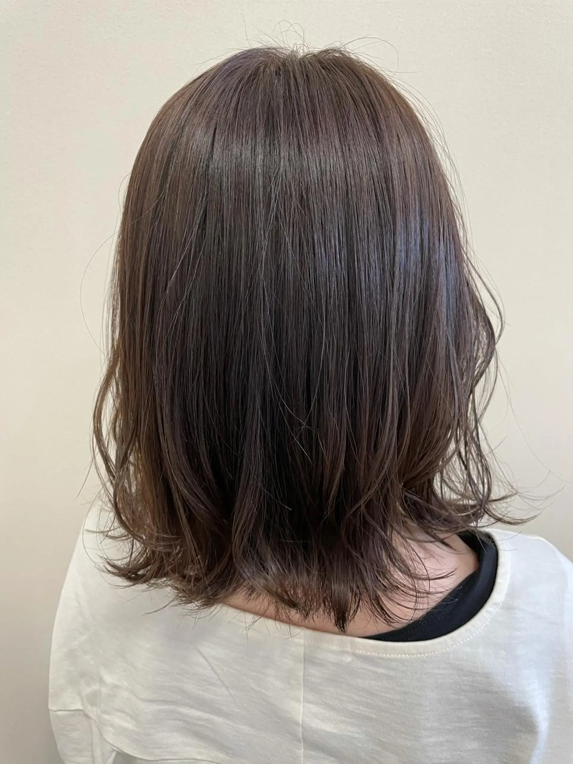 ミディアム カラー アッシュ アッシュグレー アッシュグレージュ グレージュ 沢田 瞳のヘアスタイル