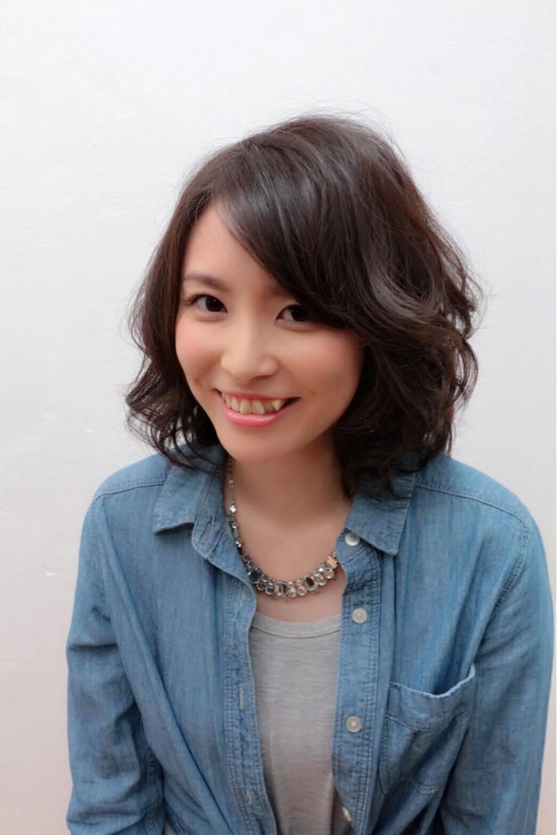 ミディアム 小林 伊織のヘアスタイル