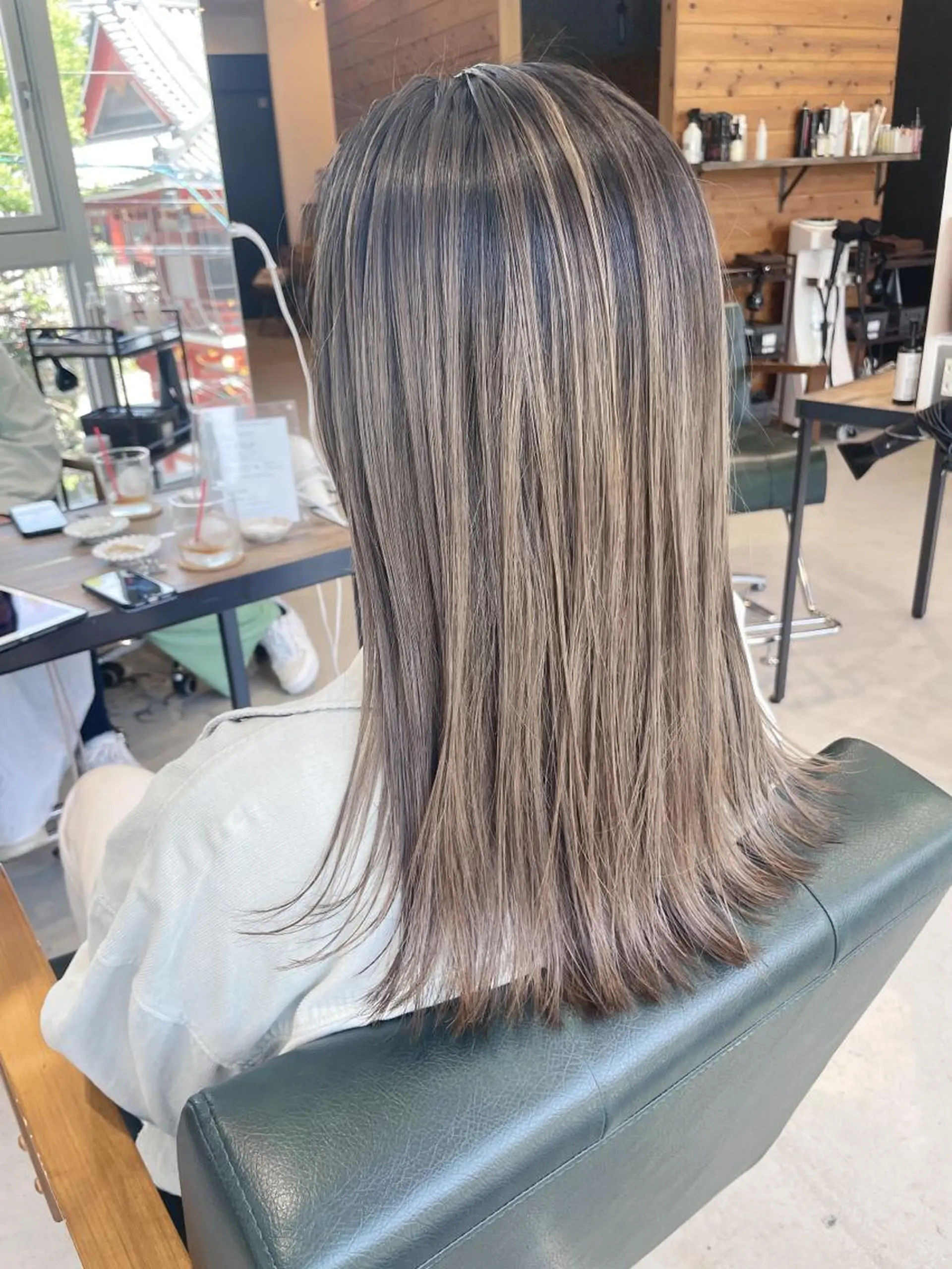 ミディアム レイヤーカット ill.所属・ill［イル］大須 kojimaのヘアスタイル