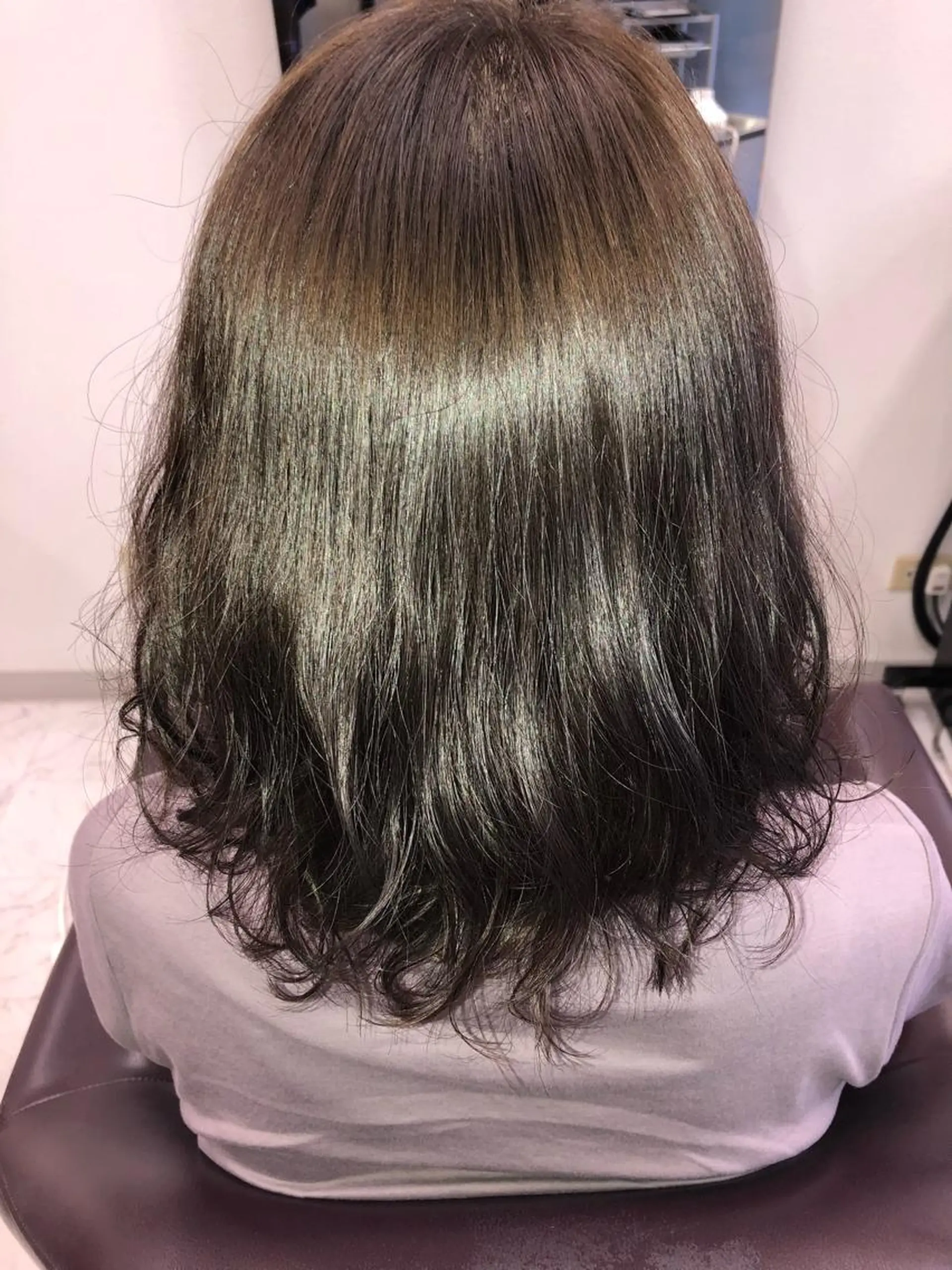 ミディアム カラー アッシュ ミント 村口 優香のヘアスタイル