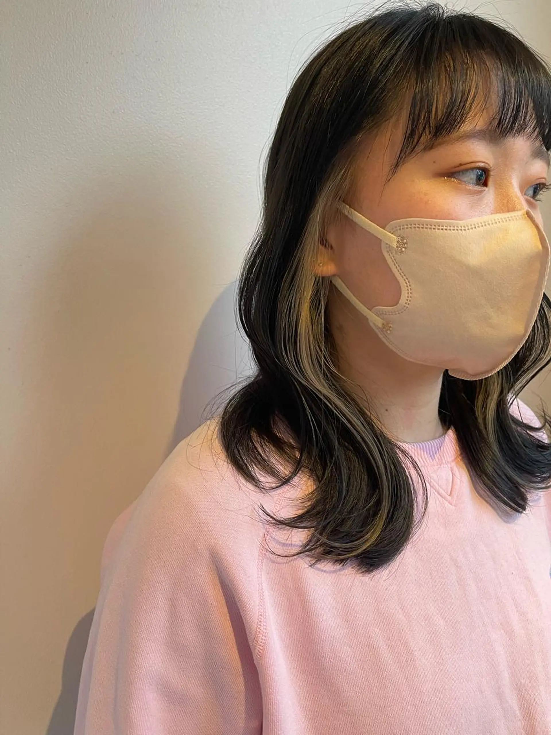 ミディアム カラー ベージュカラー ブリーチ インナーカラー ミルクティーベージュ ヘアカラー トリートメント &SONS所属・&SONS 小林亨のヘアスタイル