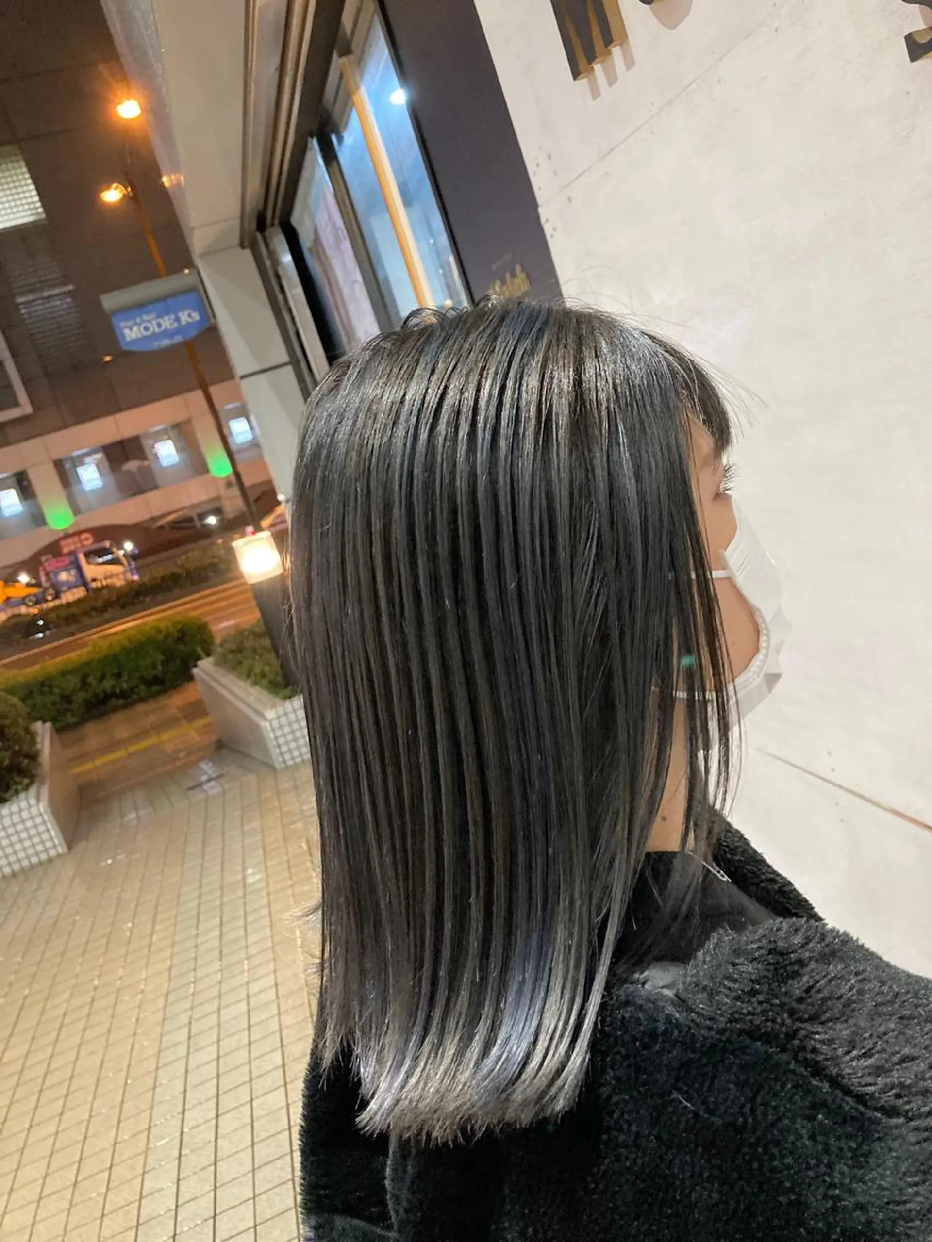 ミディアム カラー バレイヤージュ ダークグレー レイヤーカット カット トリートメント SHAFT Ieiriのヘアスタイル