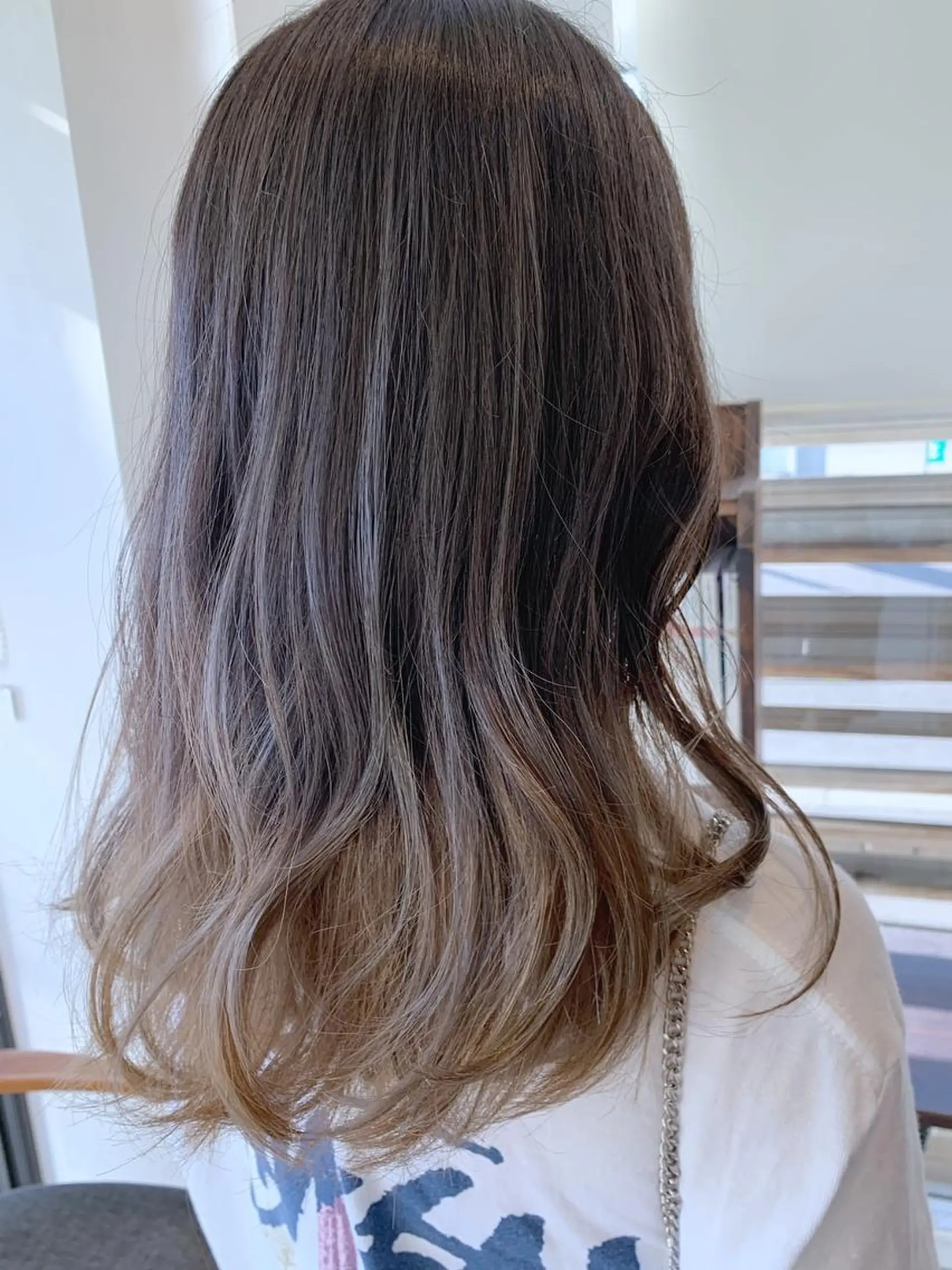 カラー グラデーションカラー ATEIER ZIZIのヘアスタイル