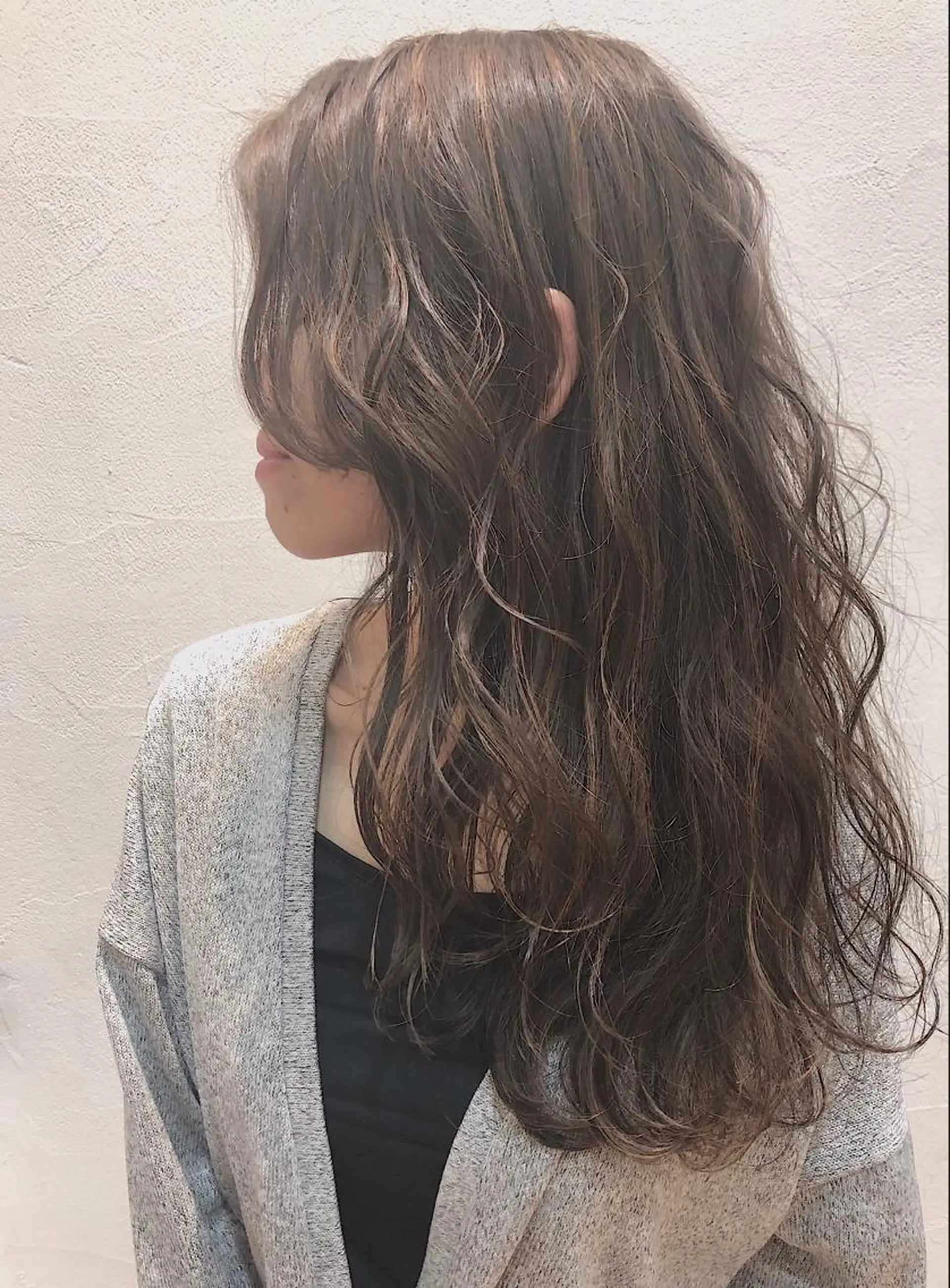 ミディアム カラー グレージュ ハイライトカラー ハイライト カットが得意 🫧ショートボブ🫧のヘアスタイル