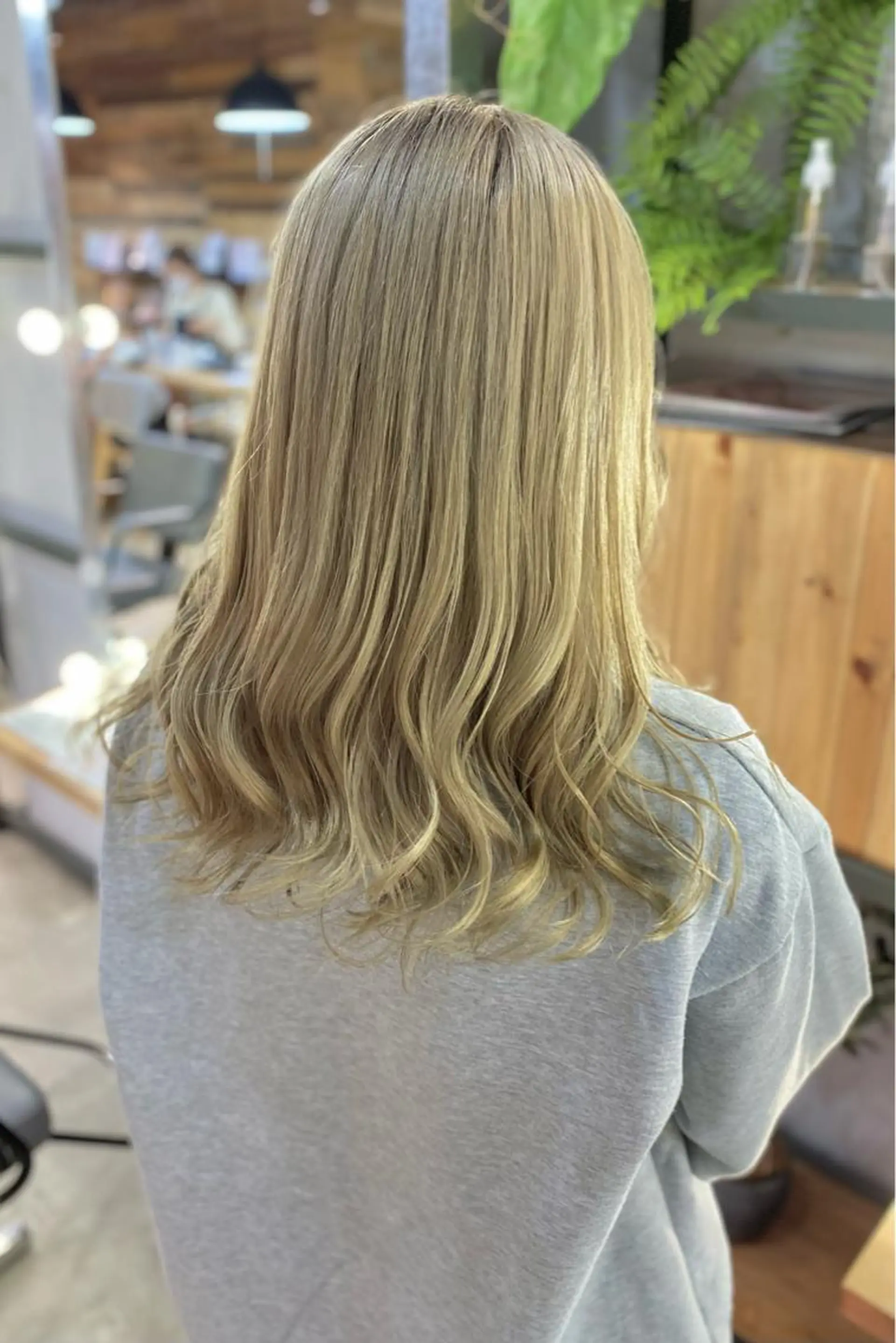 ロング カラー 菊地 紗矢のヘアスタイル