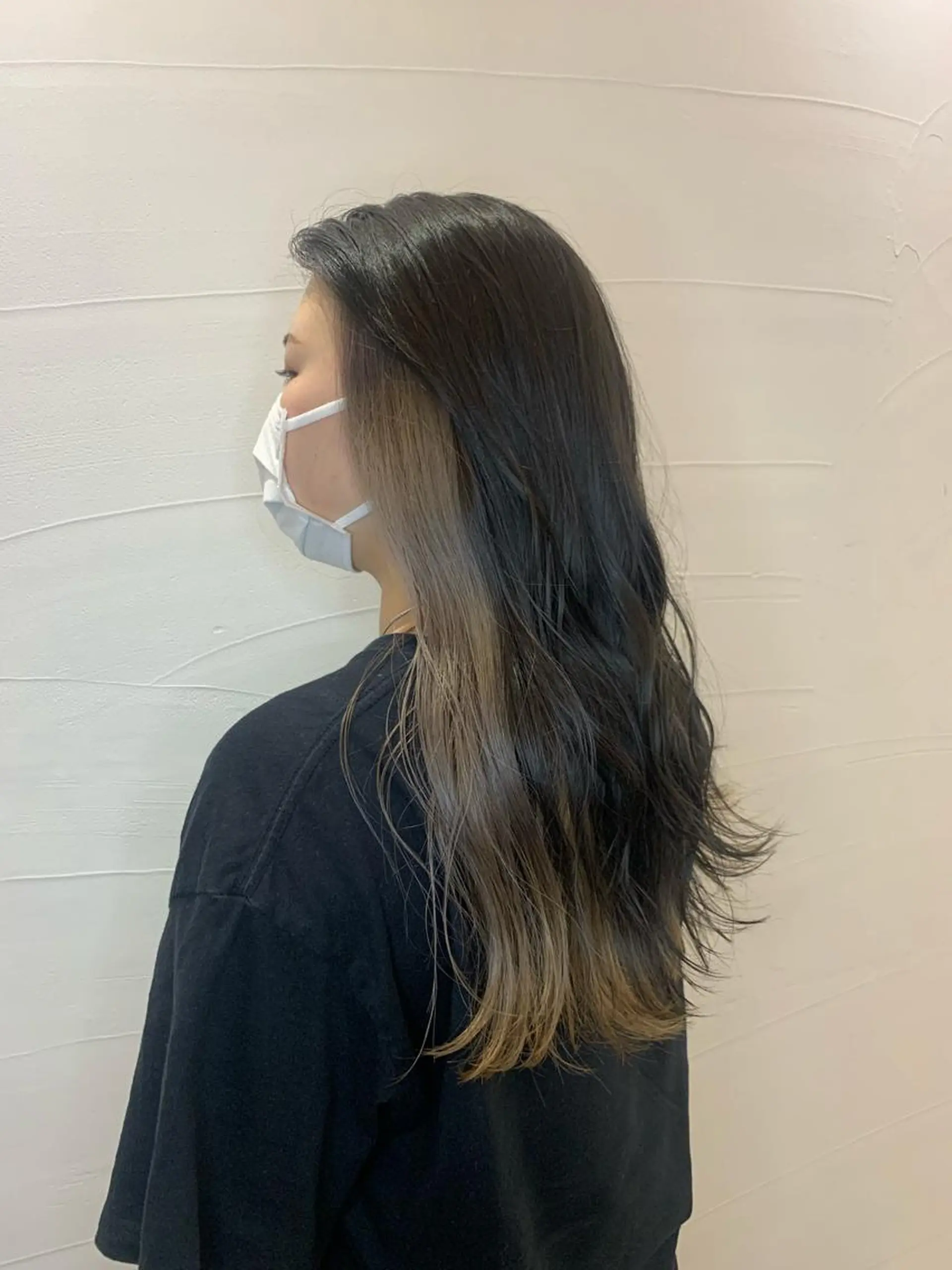 ロング カラー ベージュカラー ブリーチ イヤリングカラー ヘアカラー ハイトーン職人💗 松本輝美のヘアスタイル