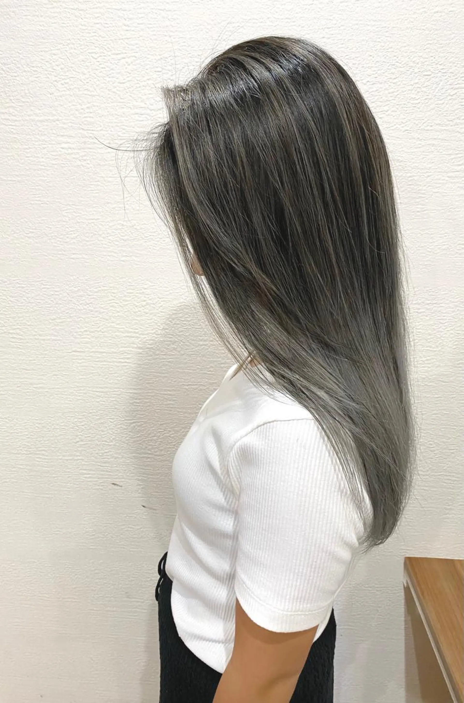 セミロング レイヤーカット ヘアカラー ROI 【ロイ】のヘアスタイル