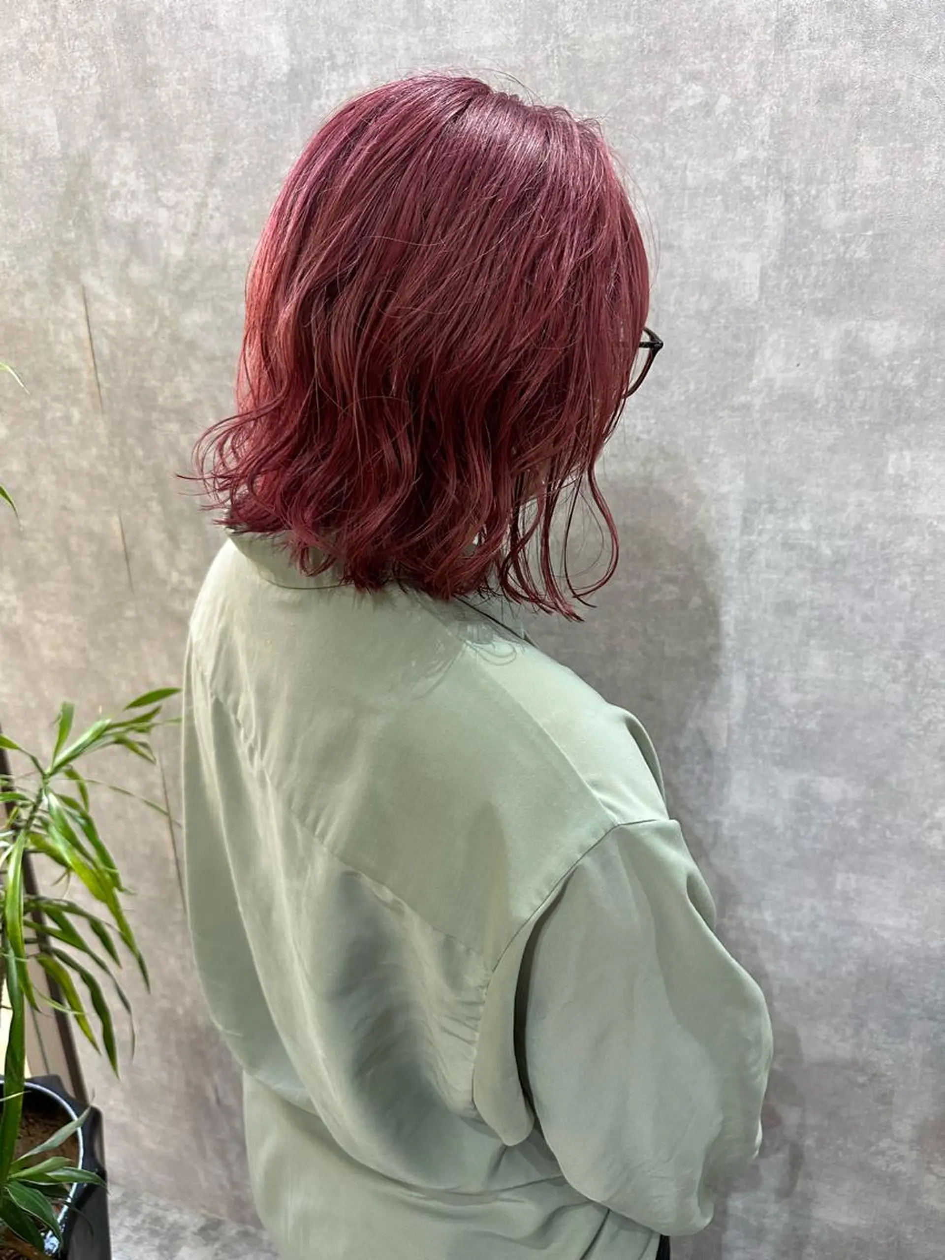 ショート 切りっぱなしボブ ショートボブ ハンサムショート 丸みショート アッシュ カット ヘアカラー トリートメント モテ髪/ボブ/ショー ト/アダチフウトのヘアスタイル