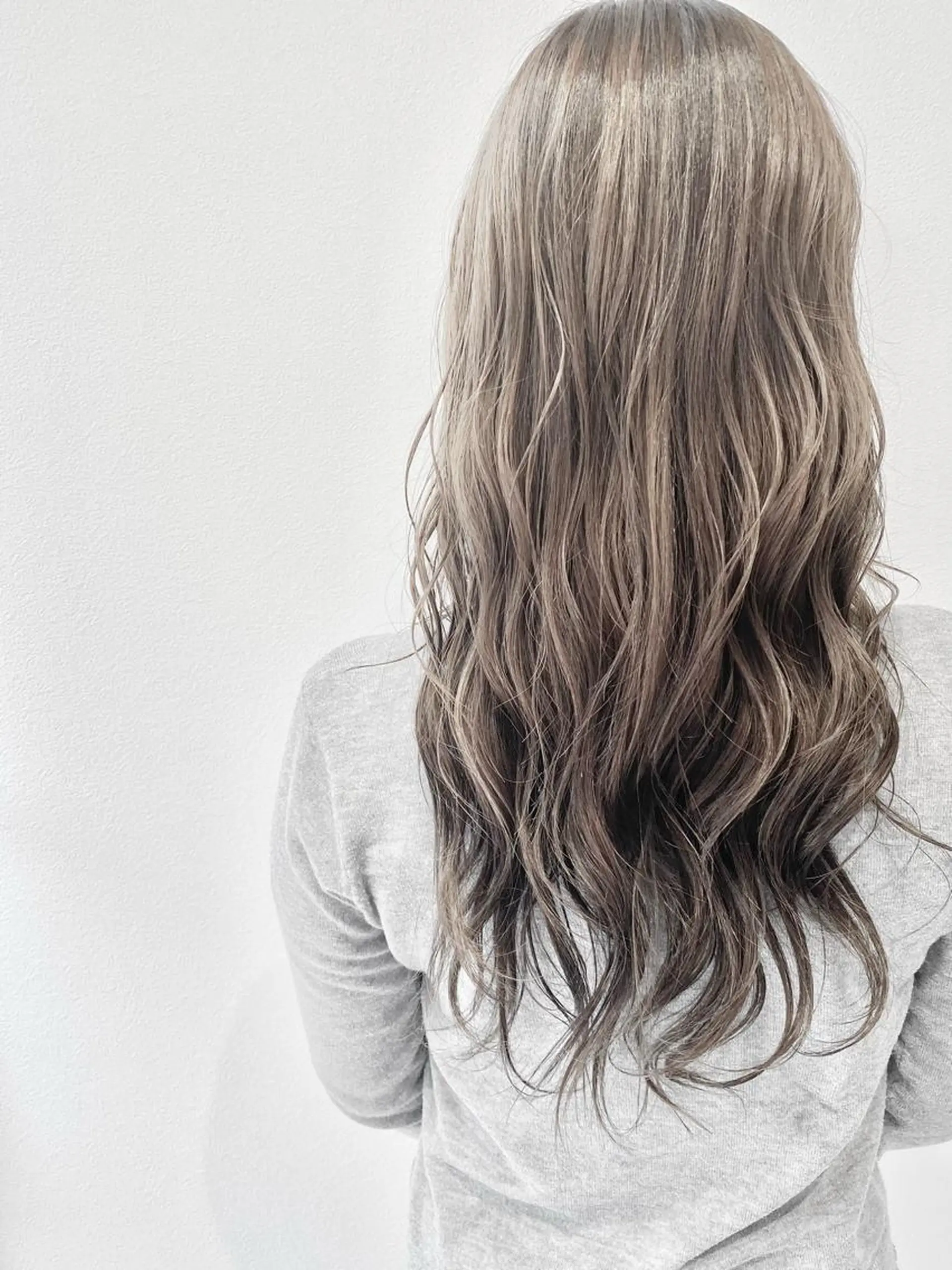 ロング ヘアカラー MYRTLE TSUNODAのヘアスタイル