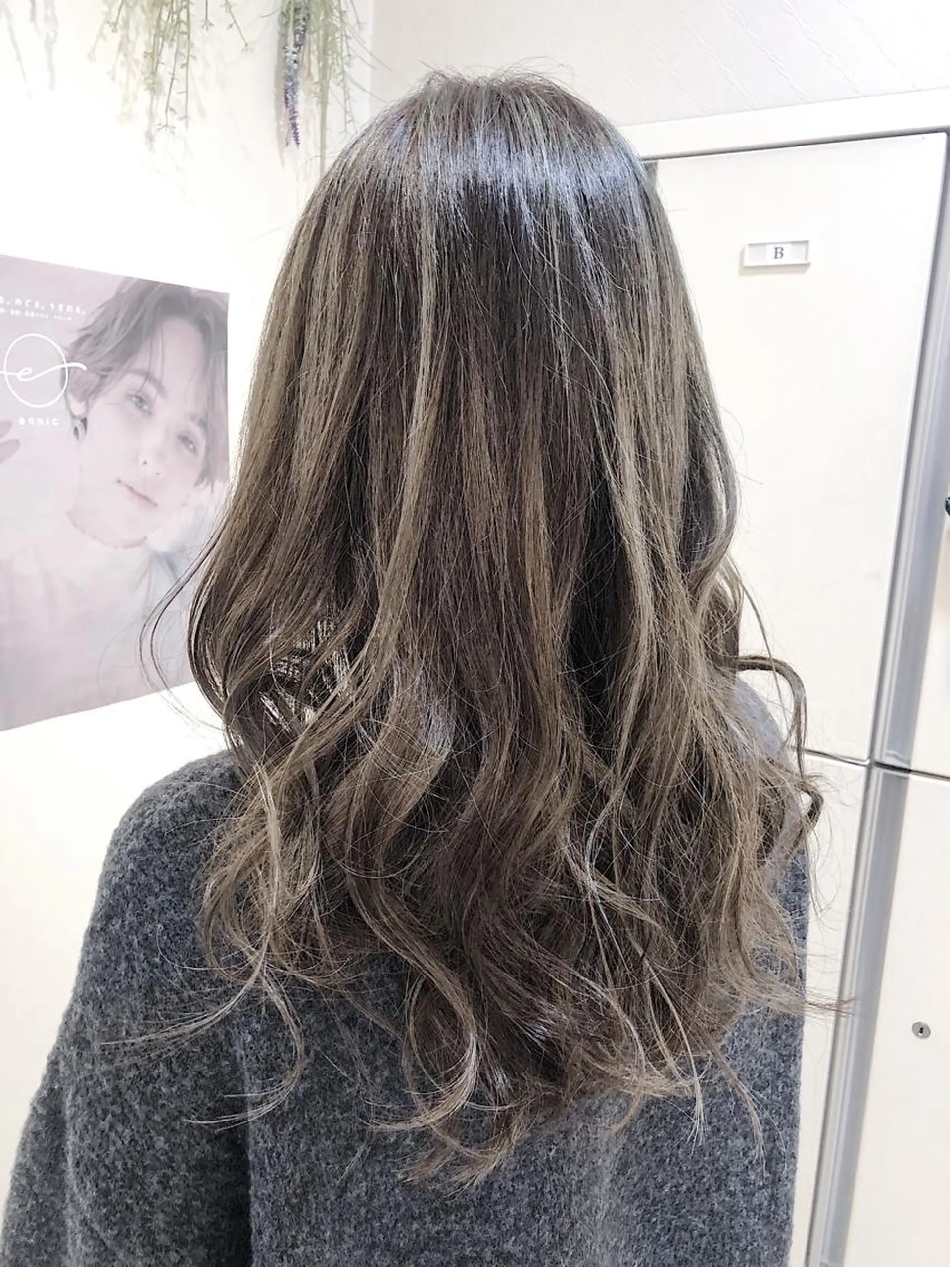 ロング カラー ブリーチ ハイライトカラー ハイライト 12月特別価格⚡️ 🌈岩田怜子🌈のヘアスタイル