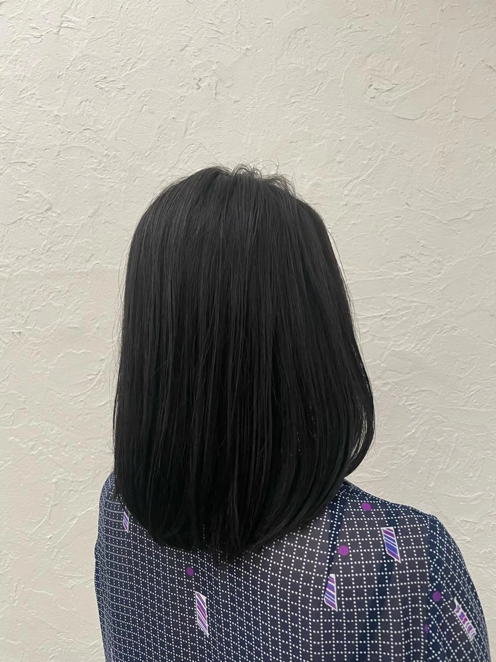 セミロング カラー 黒髪 ブルーカラー ブルーブラック 三澤 廉のヘアスタイル