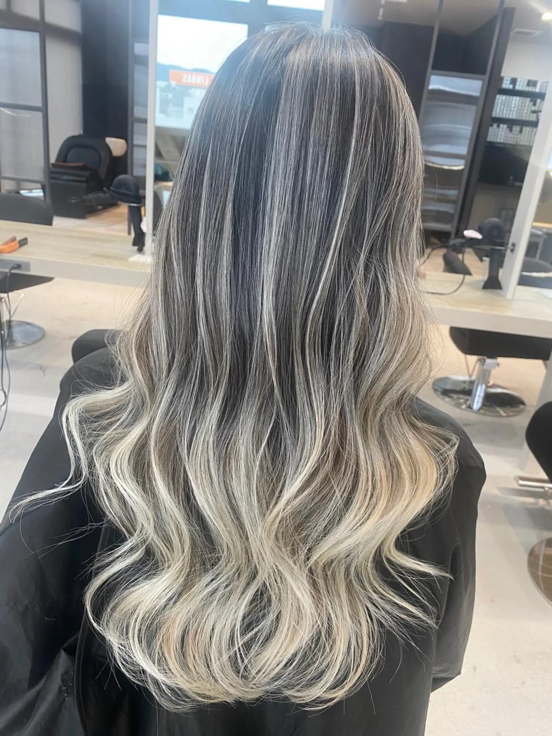 ロング カラー パーマ ヘアアレンジ ネイル マツエク・マツパ アイブロウ ヘアカラー トリートメント 井上 一平のヘアスタイル