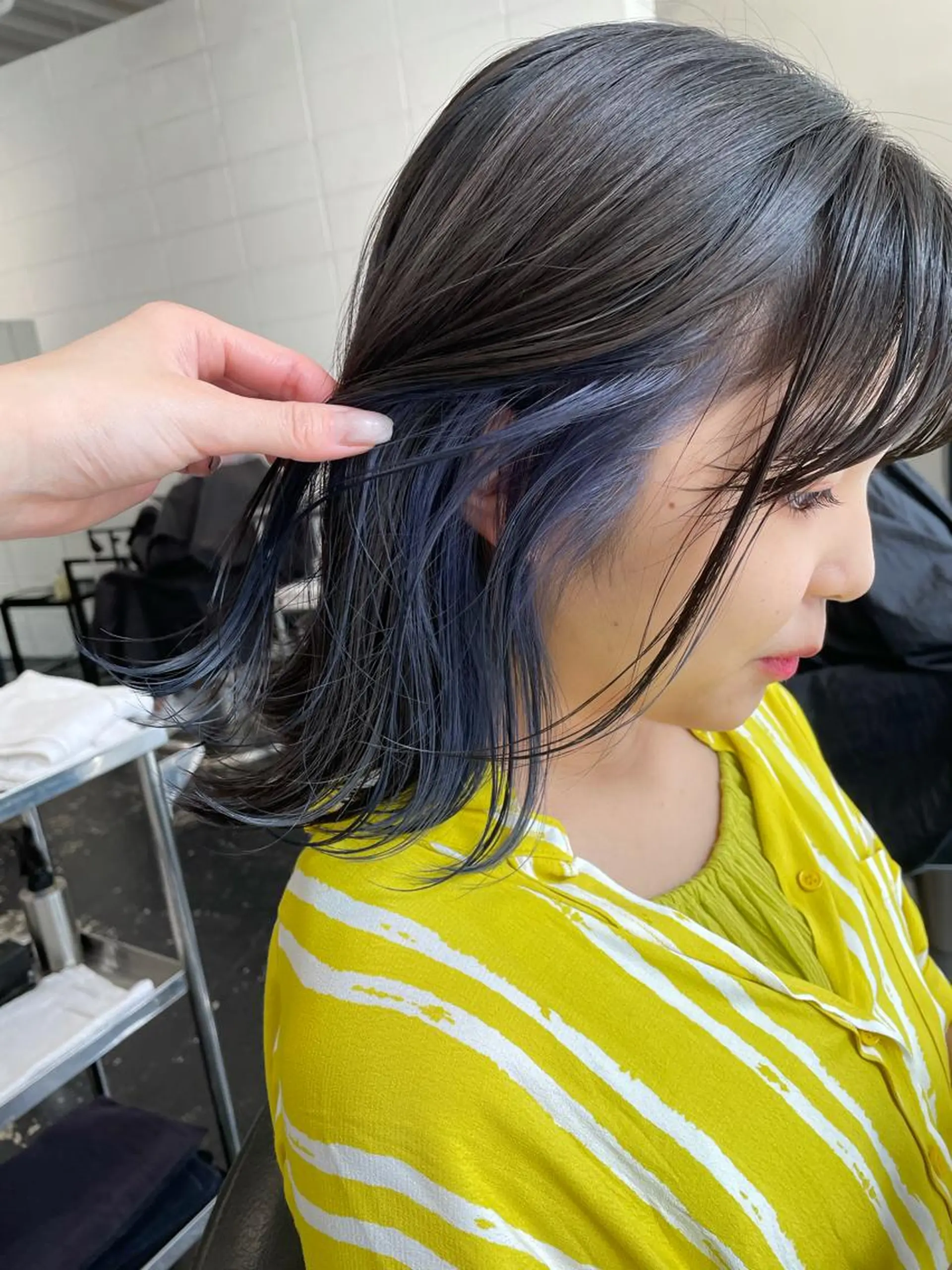 ミディアム カラー ヘアアレンジ ブリーチ ネイビーカラー カット ヘアカラー トリートメント 艶ハイトーン/ヘア アレンジAYAKAのヘアスタイル