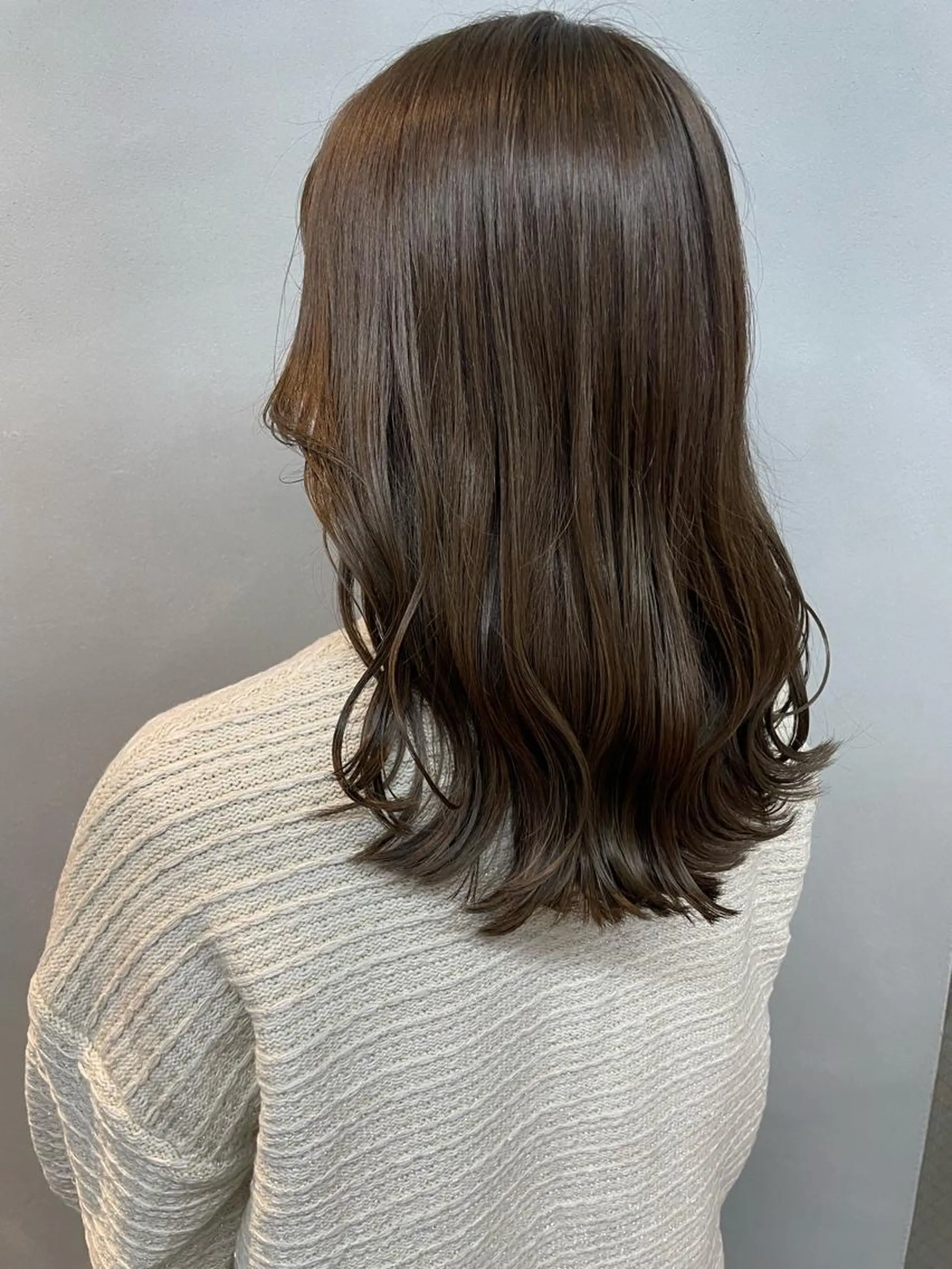 ミディアム カラー アッシュ オリーブアッシュ カット ヘアカラー 女性リピ90%🍨 🩷佐藤みずきのヘアスタイル