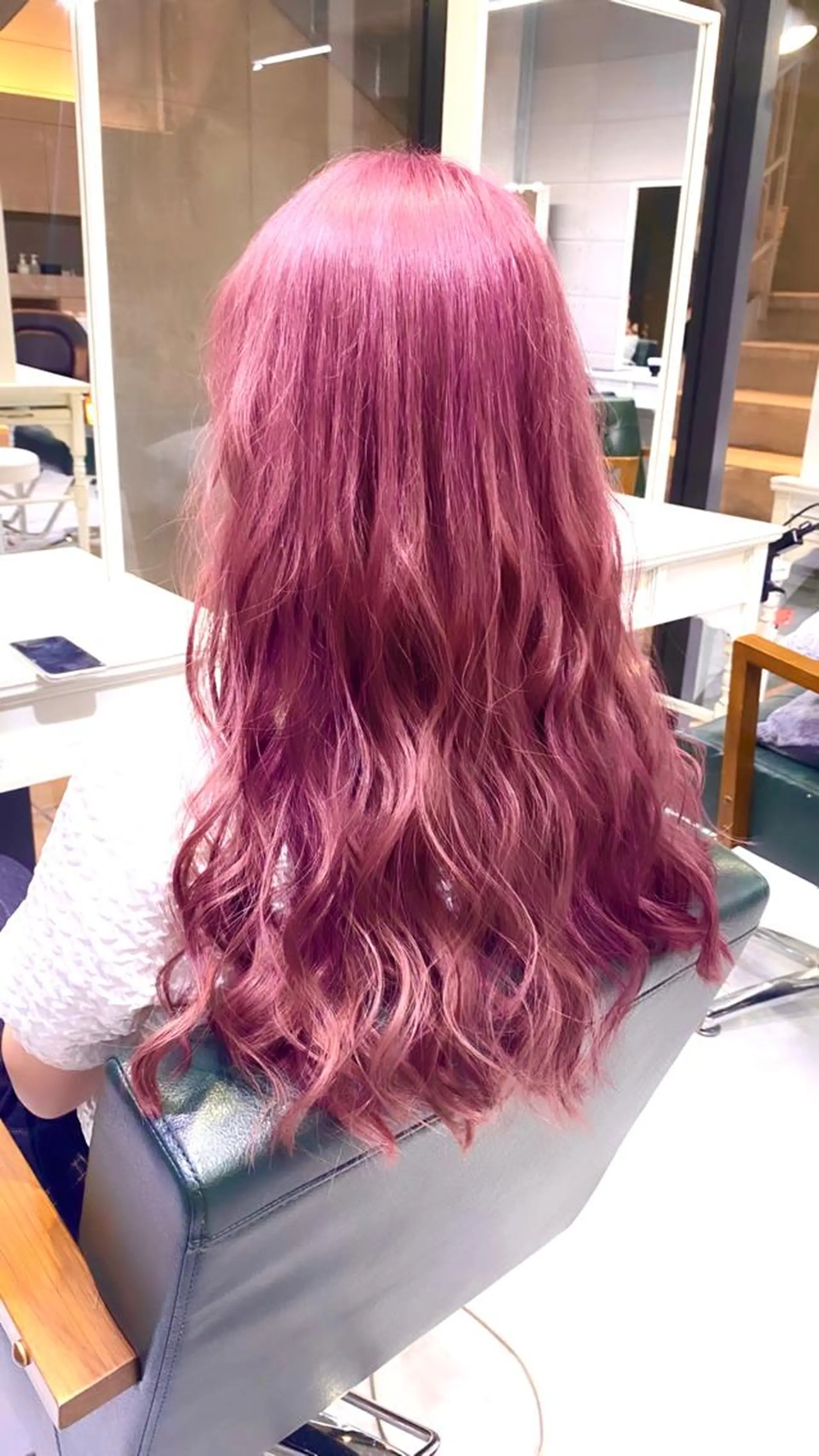 ロング カラー ピンクカラー ヘアカラー 金子 真悠のヘアスタイル