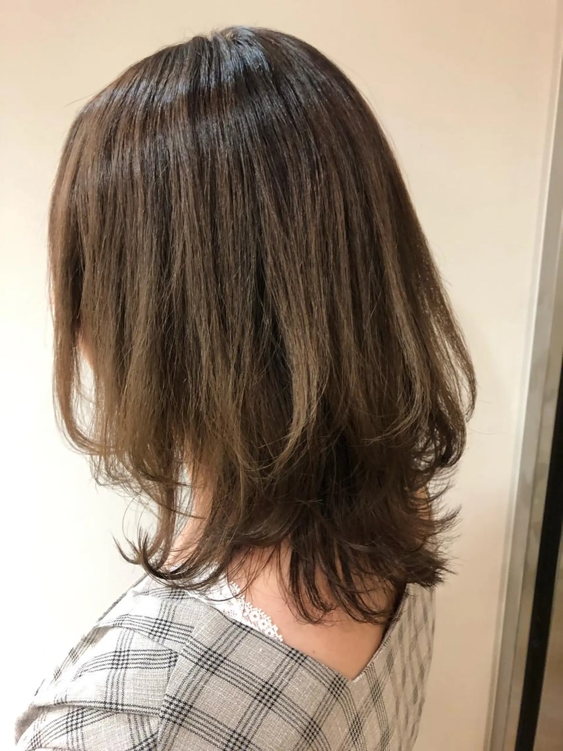 ミディアム くびれヘア レイヤーカット 似合わせ.ﾍｱｾｯﾄ 得意🌹井上美沙のヘアスタイル