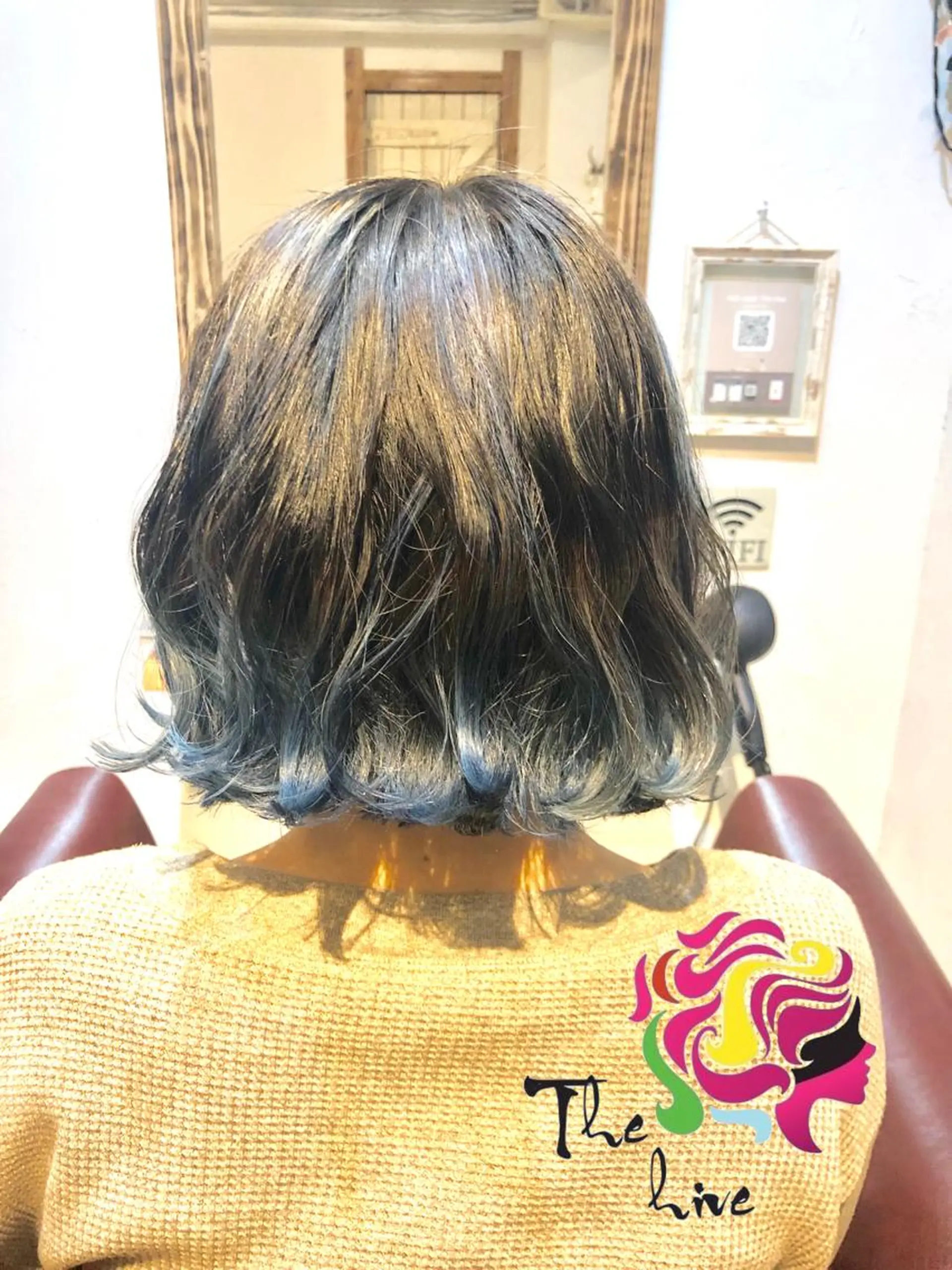 ミディアム カラー ブルーカラー グラデーションカラー カット ヘアカラー Hair salon The  hiveのヘアスタイル