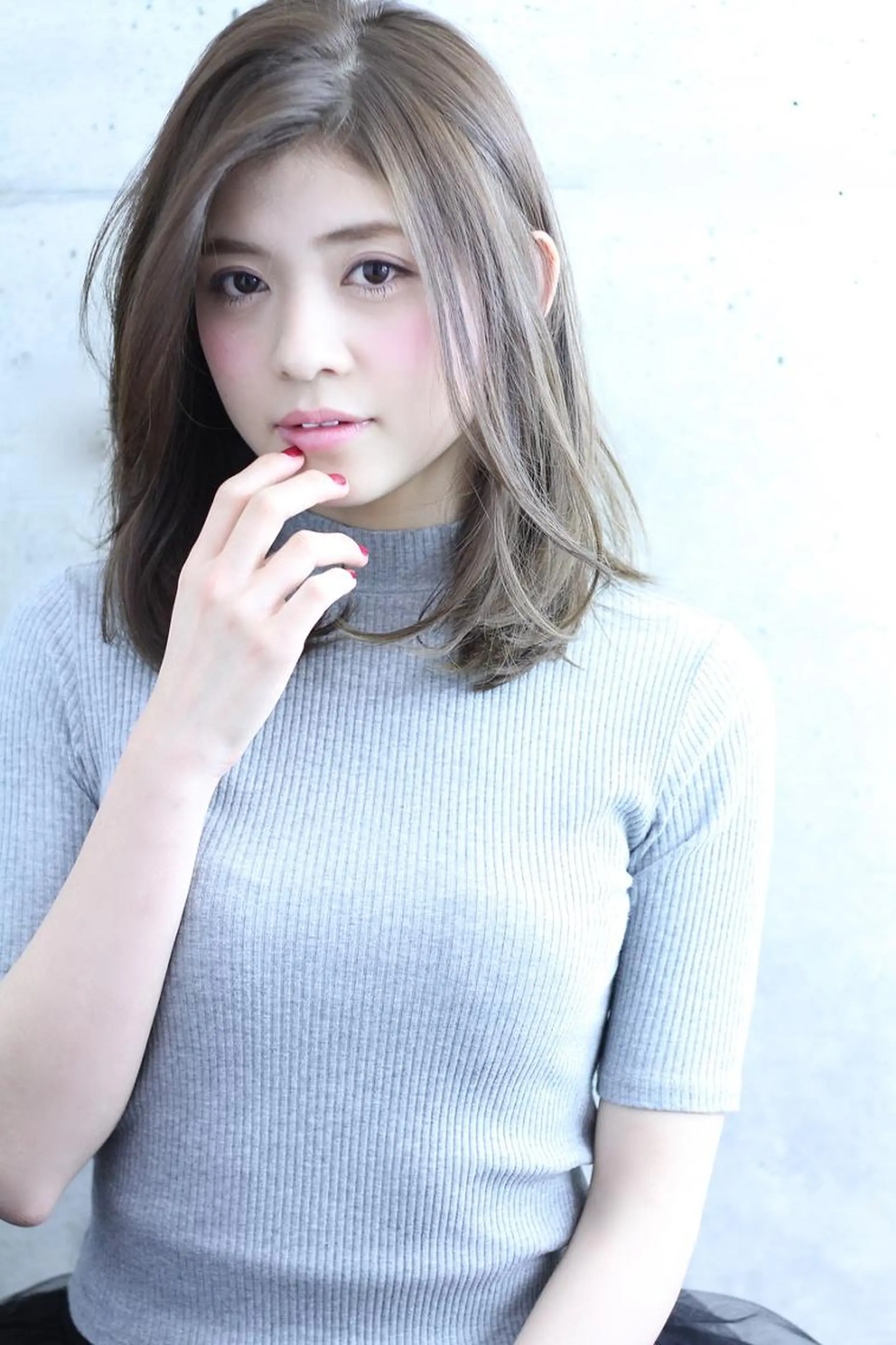 ミディアム カラー EMANONシェアサロン心斎橋店所属・韓国メンズヘア　ミル クティボブ　足立佳代のヘアスタイル