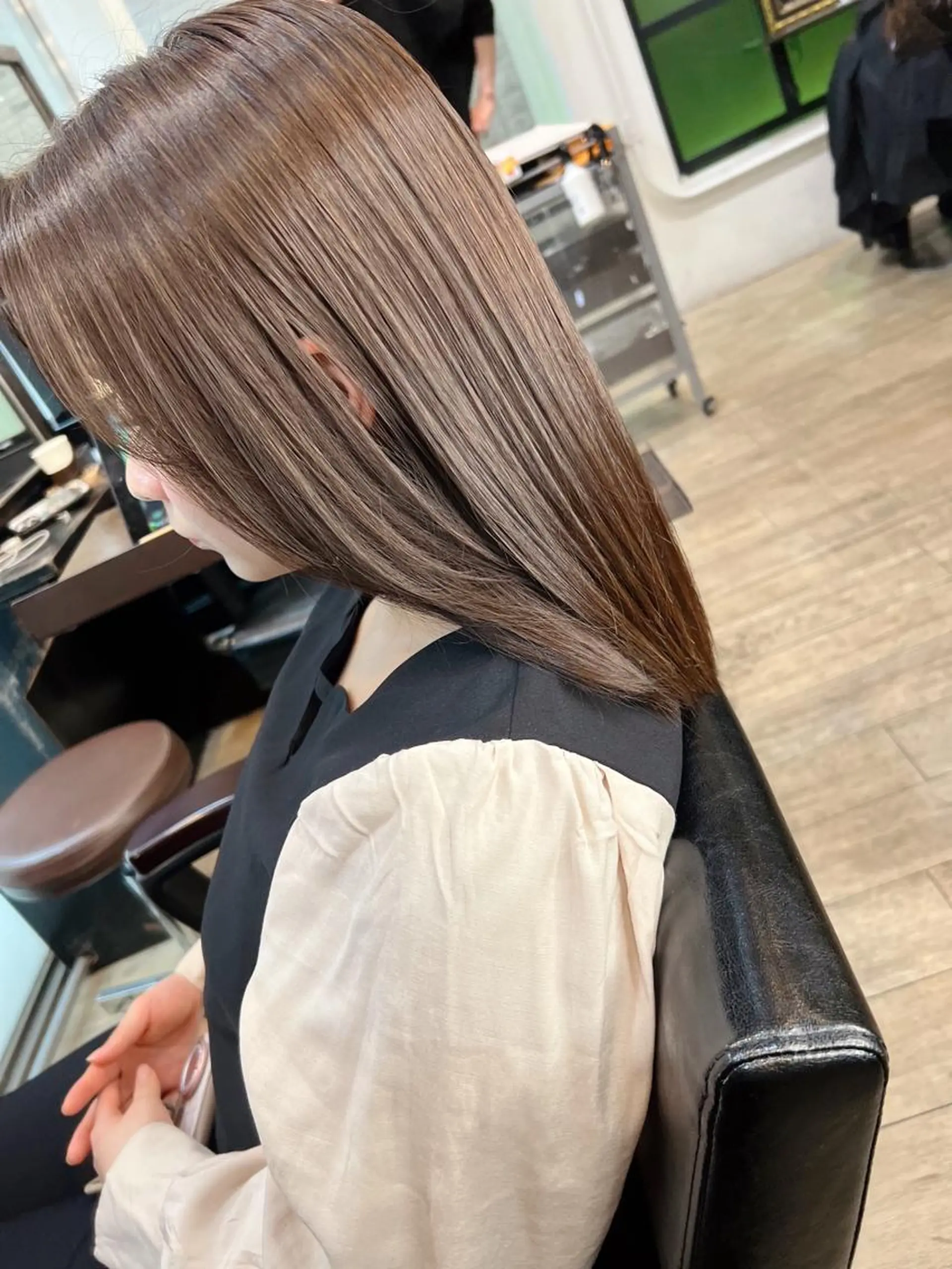 ミディアム カット ヘアカラー トリートメント 髪質改善美髪特化 ルイス奈良のヘアスタイル