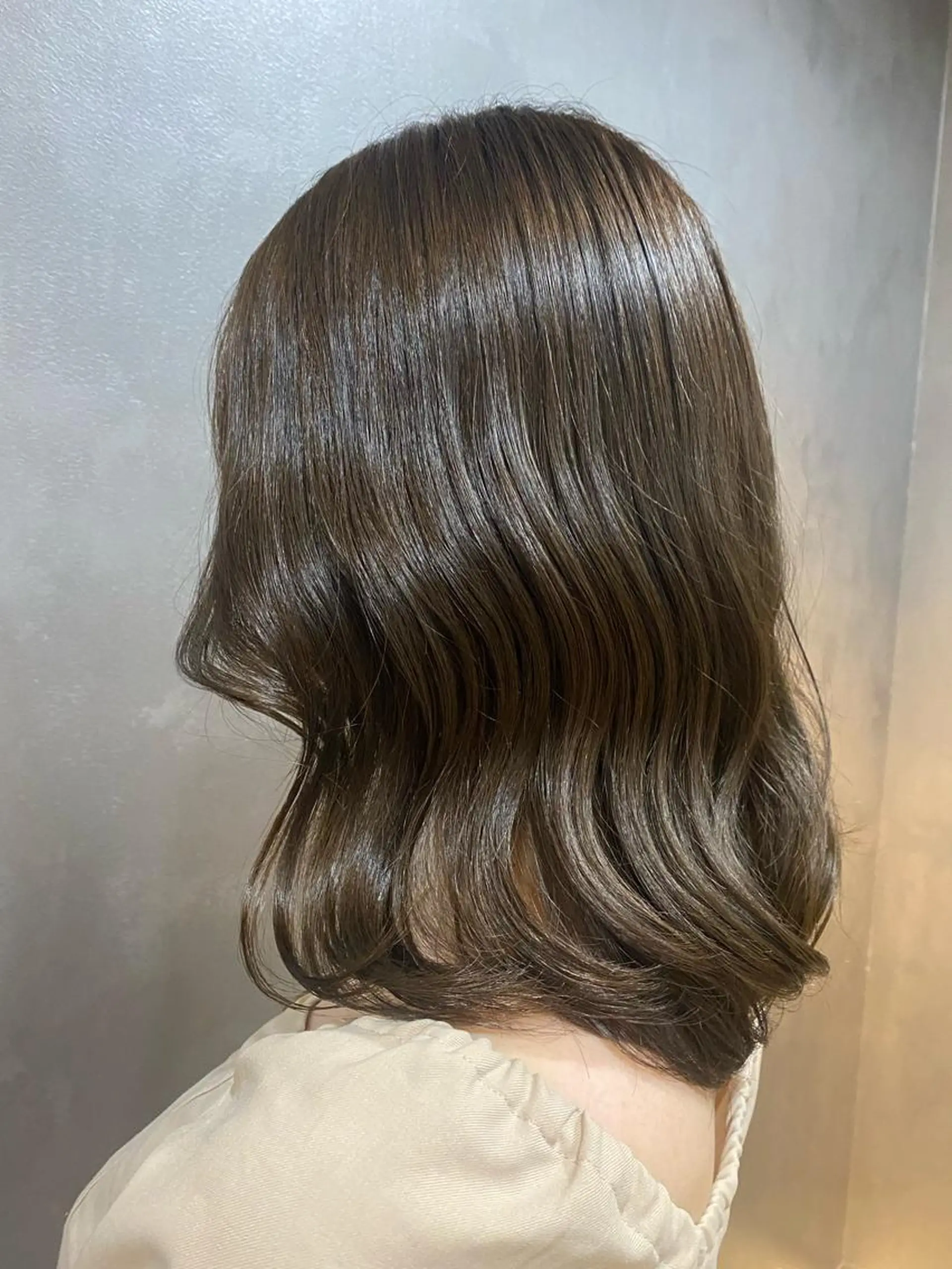 ミディアム カラー ヘアアレンジ 羽根 ひよりのヘアスタイル