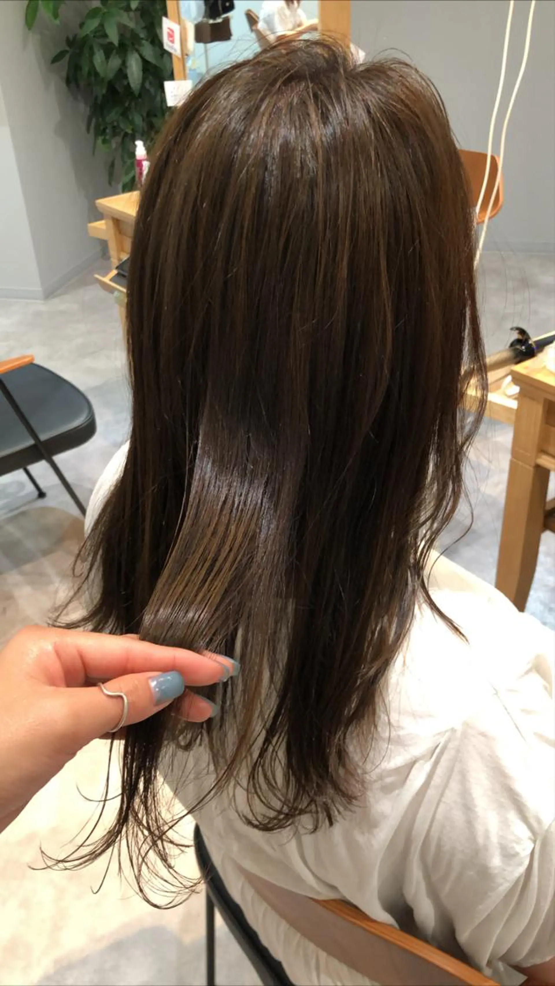 ロング カラー VIEWユリナ メイク/ カットのヘアスタイル