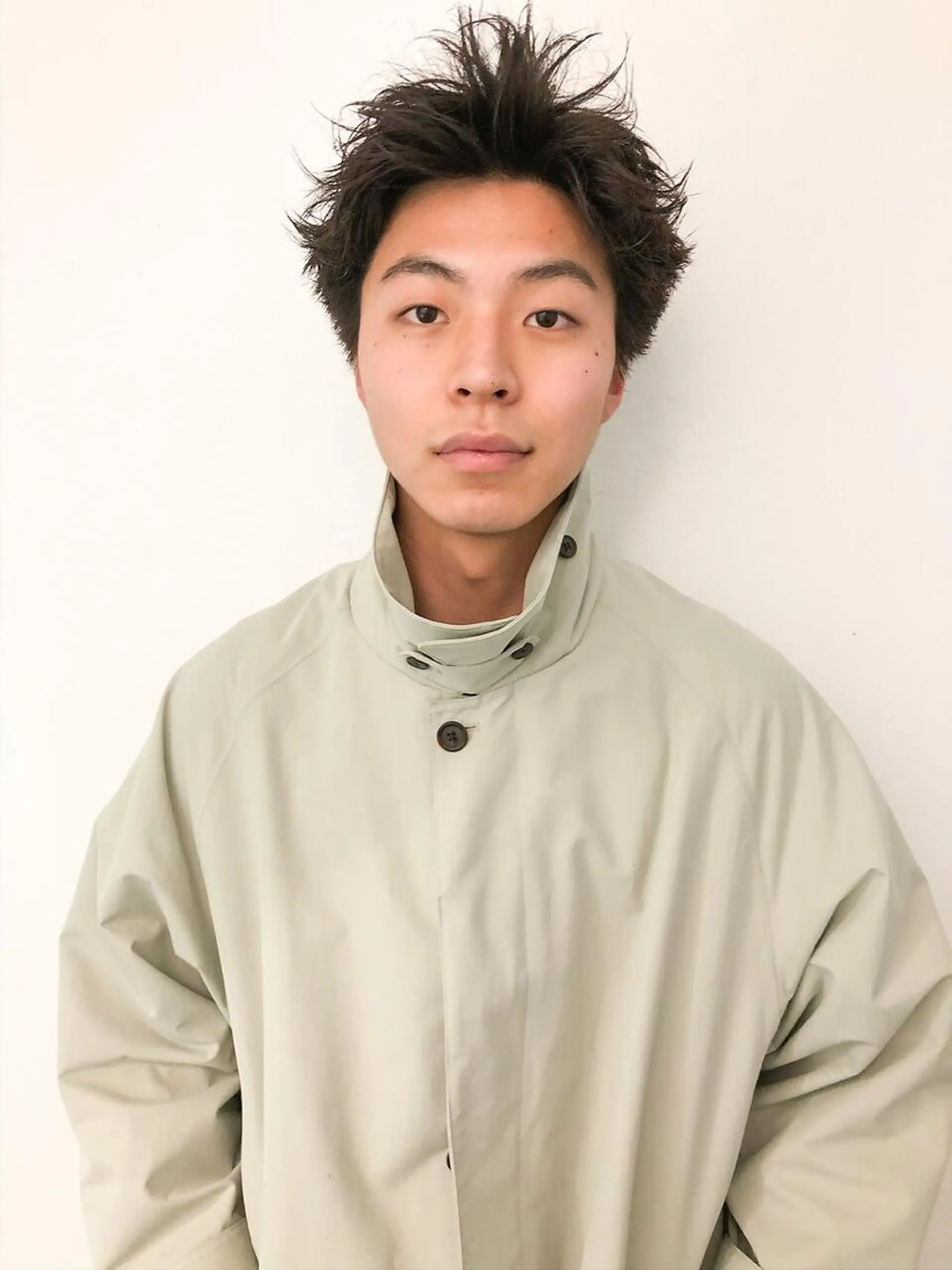 ショート カラー パーマ メンズ メンズバレイヤージュ メンズブリーチ センターパート フェードカット メンズハイライト yiye 青山所属・無料カットモデル募集 🌱ひょうがのヘアスタイル