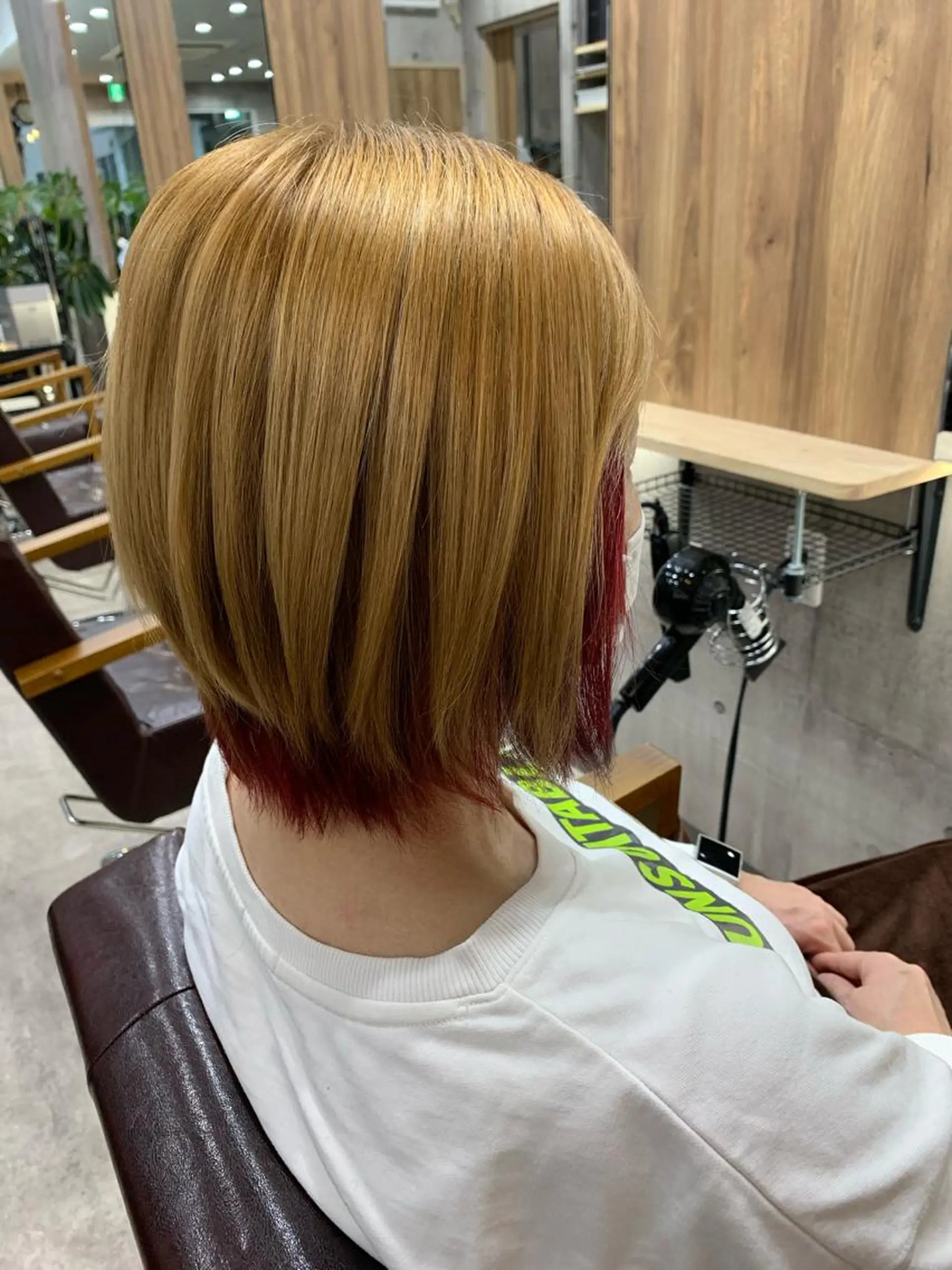 ショート カラー バレイヤージュ ブリーチ ダブルカラー グラデーションカラー ハイライトカラー ヘアカラー memento 斎藤大覚のヘアスタイル