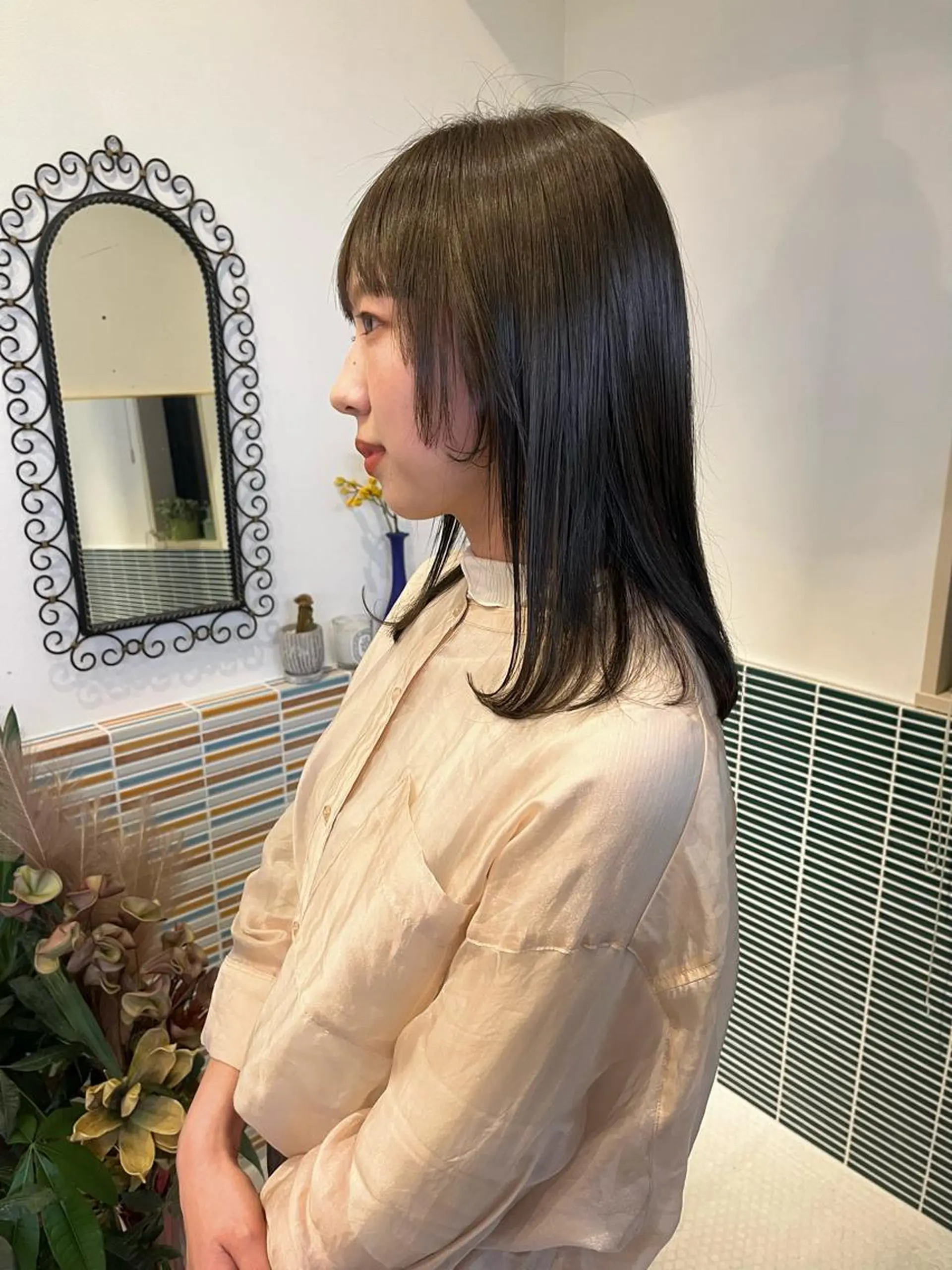 ミディアム カラー ブリーチ ブリーチなしカラー オリーブカラー 🩷ハイトーン透明感 レイヤー🩷ユリカのヘアスタイル