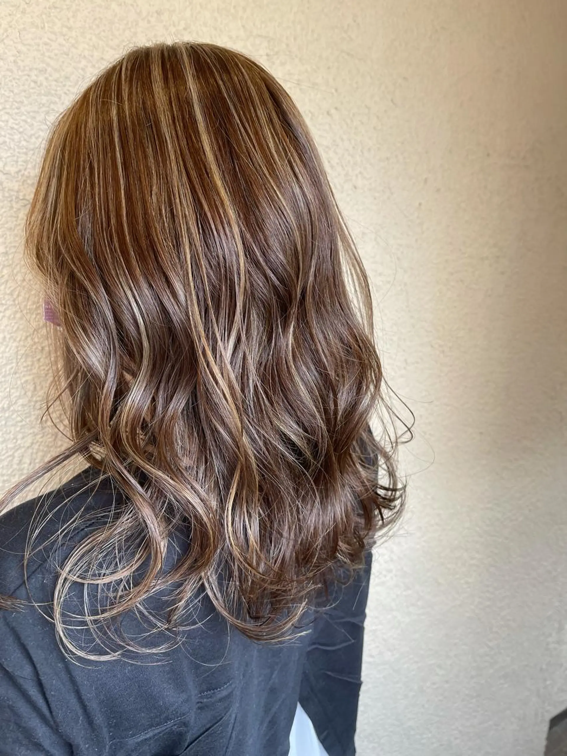 ロング カラー ハイライトカラー ハイライト 磧本 祐里恵のヘアスタイル