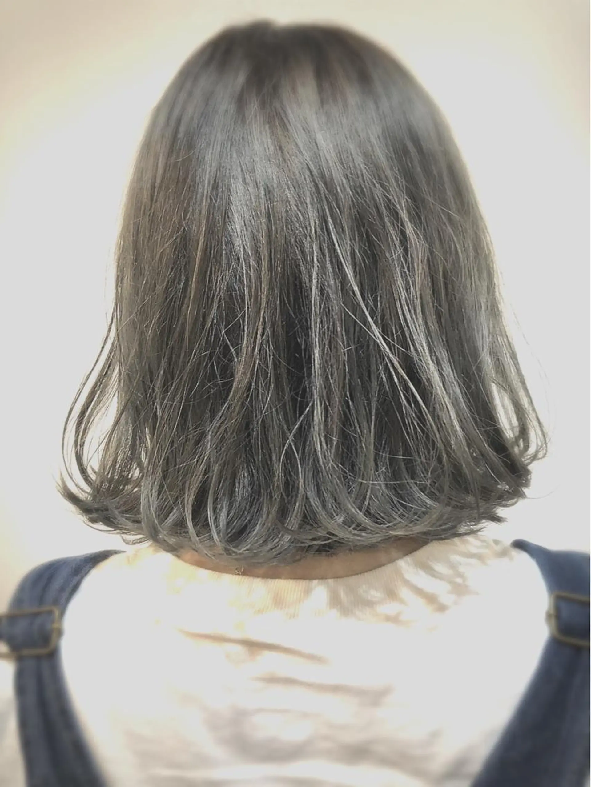 ミディアム カラー シルバー ヘアカラー トリートメント グランルシア梅田所属・女性指名人気no.1 尾崎のヘアスタイル