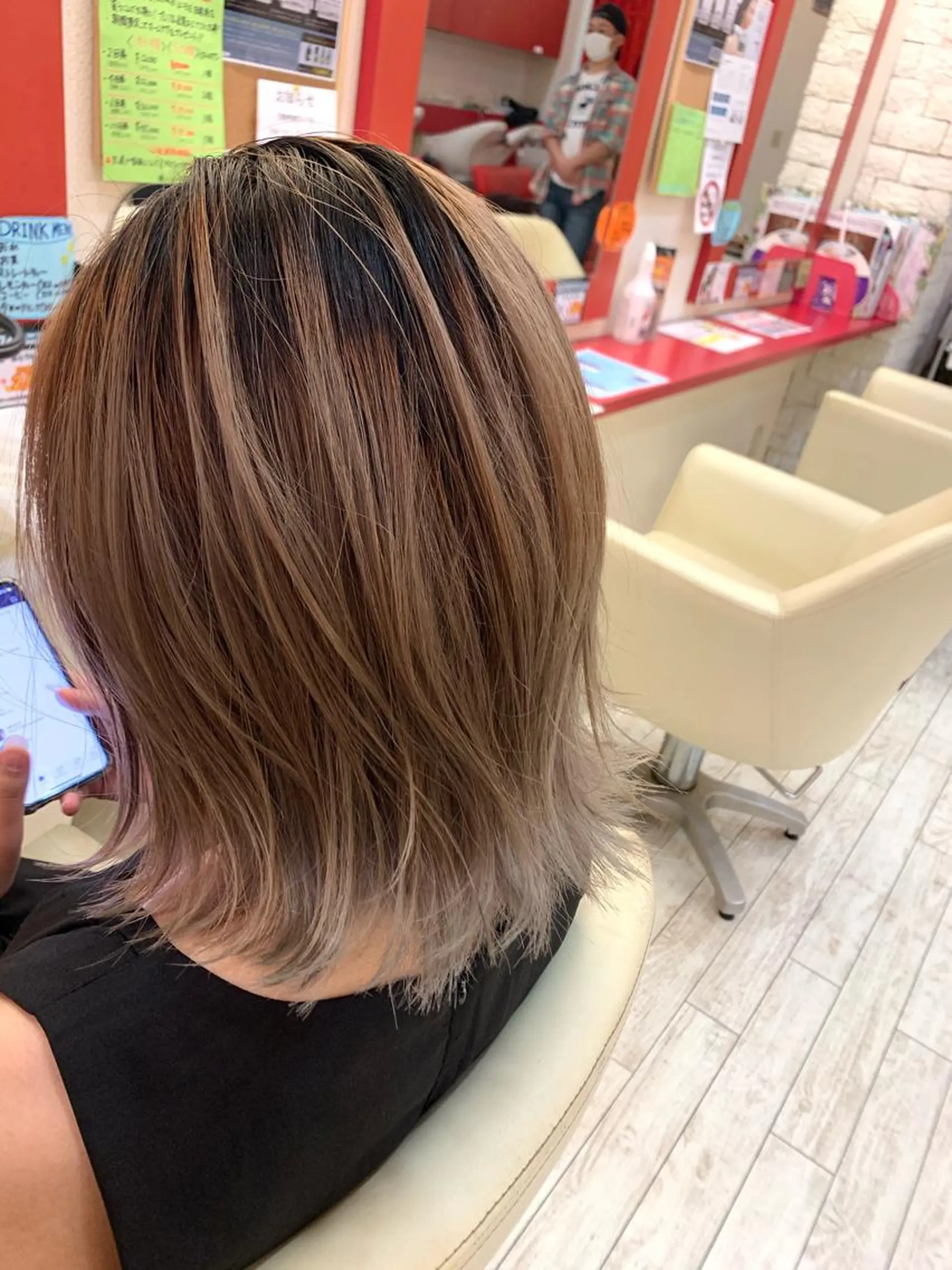 ミディアム カラー ヘアアレンジ バレイヤージュ レイヤーカット 今村公介 ブリーチ特化、派手髪のヘアスタイル