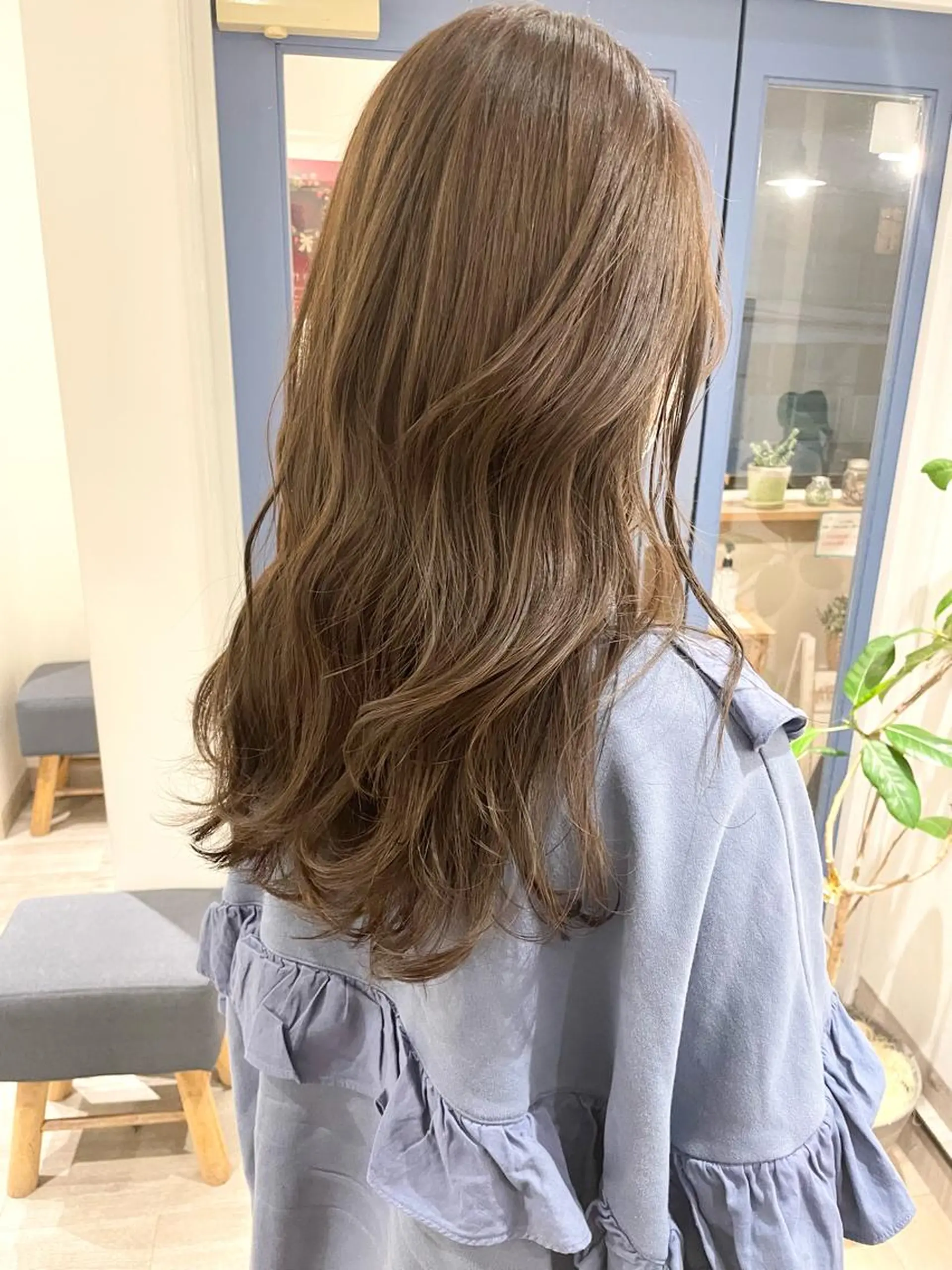 セミロング カラー 🩰オリーブ/ ベージュ松本咲花🩰のヘアスタイル