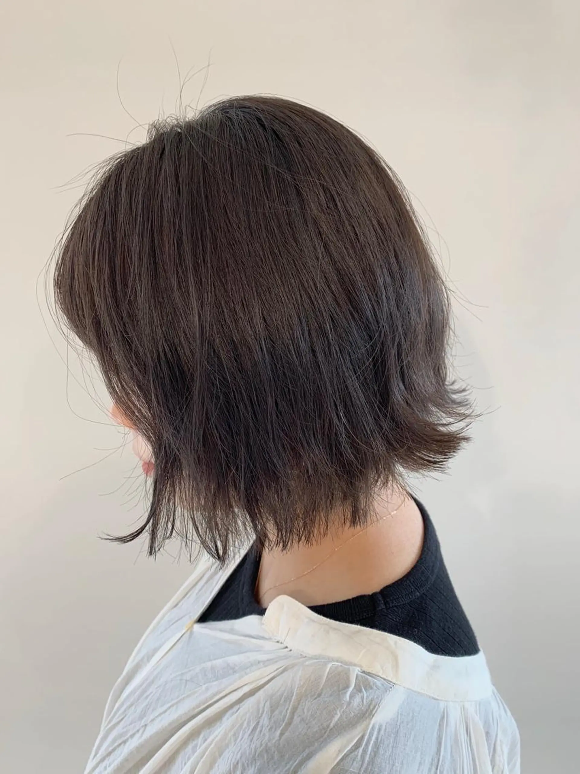 ミディアム カラー パーマ ヘアアレンジ アッシュ ベージュカラー パープルカラー ボブ カット ヘアカラー トリートメント 加藤 綾華のヘアスタイル