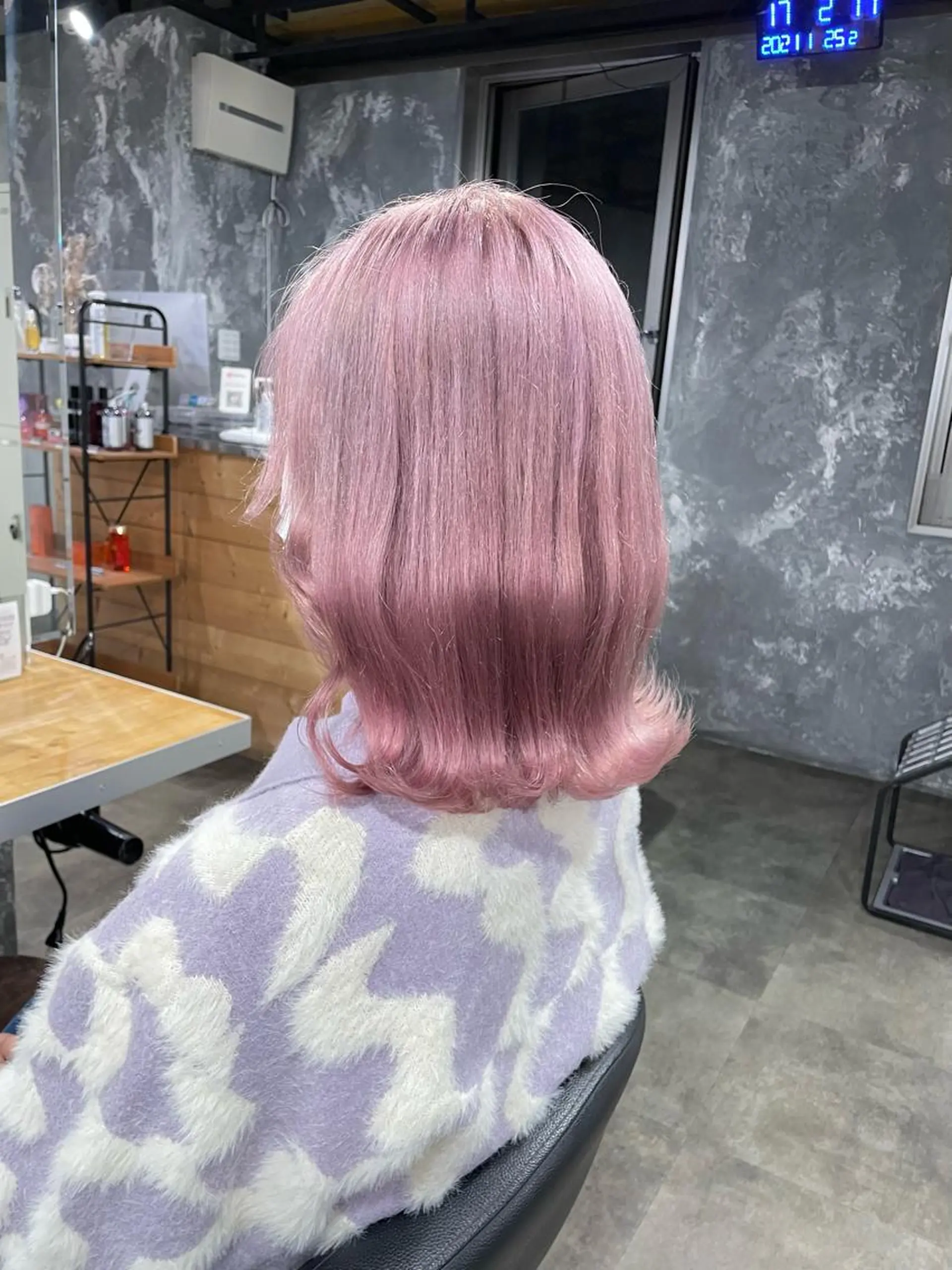 ミディアム カラー パーマ ヘアアレンジ メンズ キッズ ネイル マツエク・マツパ アイブロウ ヘアカラー トリートメント ヘッドスパ 透明感カラー・レイヤ ー🎀amika🎀のヘアスタイル