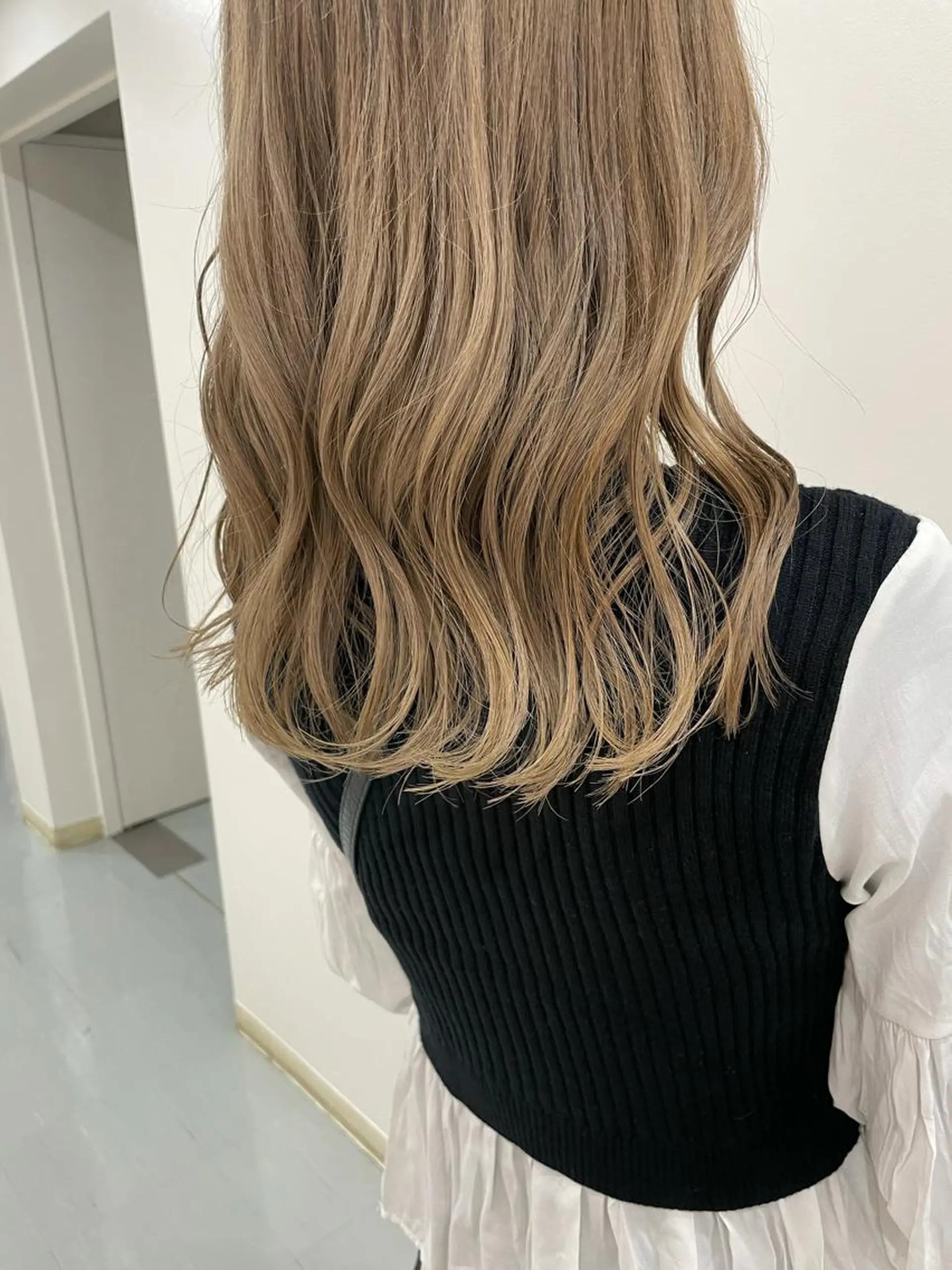 セミロング カラー akane .のヘアスタイル